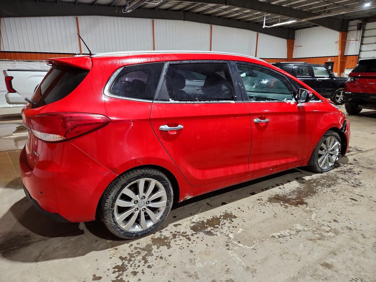 2015 Kia Rondo Red vin: KNAHU8A32F7077416