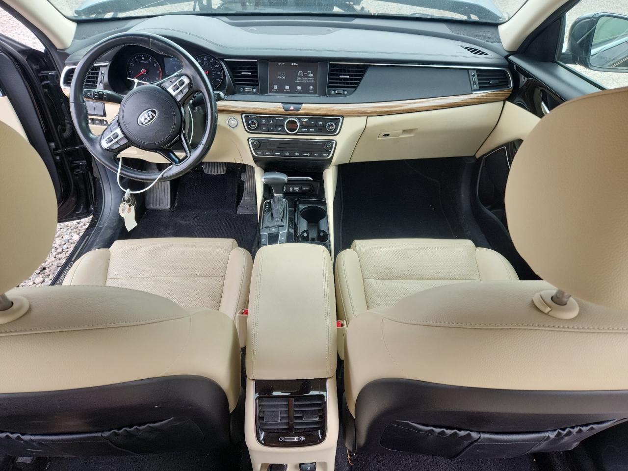 2017 Kia Cadenza Premium Black vin: KNALB4J15H5086309