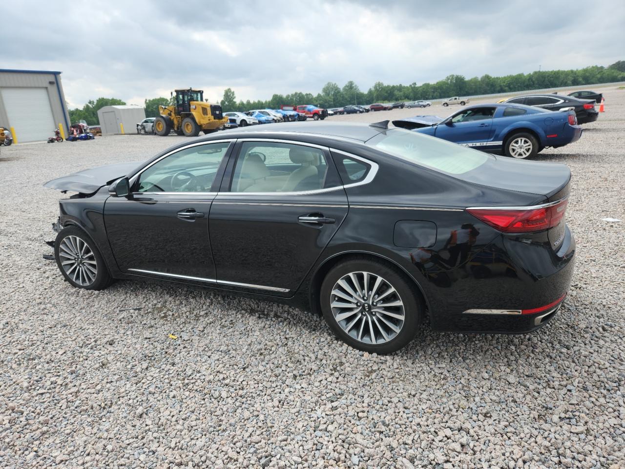 2017 Kia Cadenza Premium Black vin: KNALB4J15H5086309
