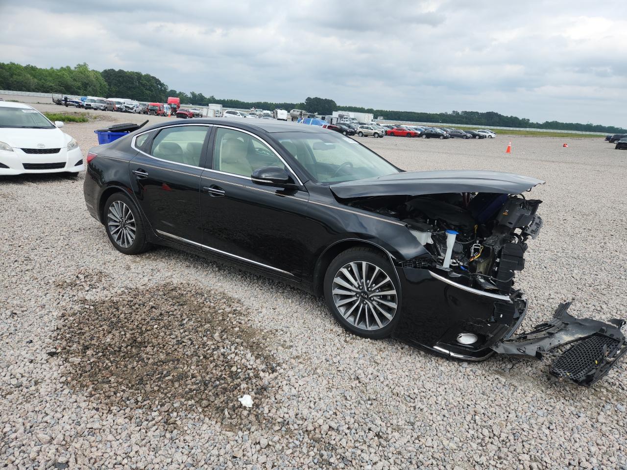 2017 Kia Cadenza Premium Black vin: KNALB4J15H5086309