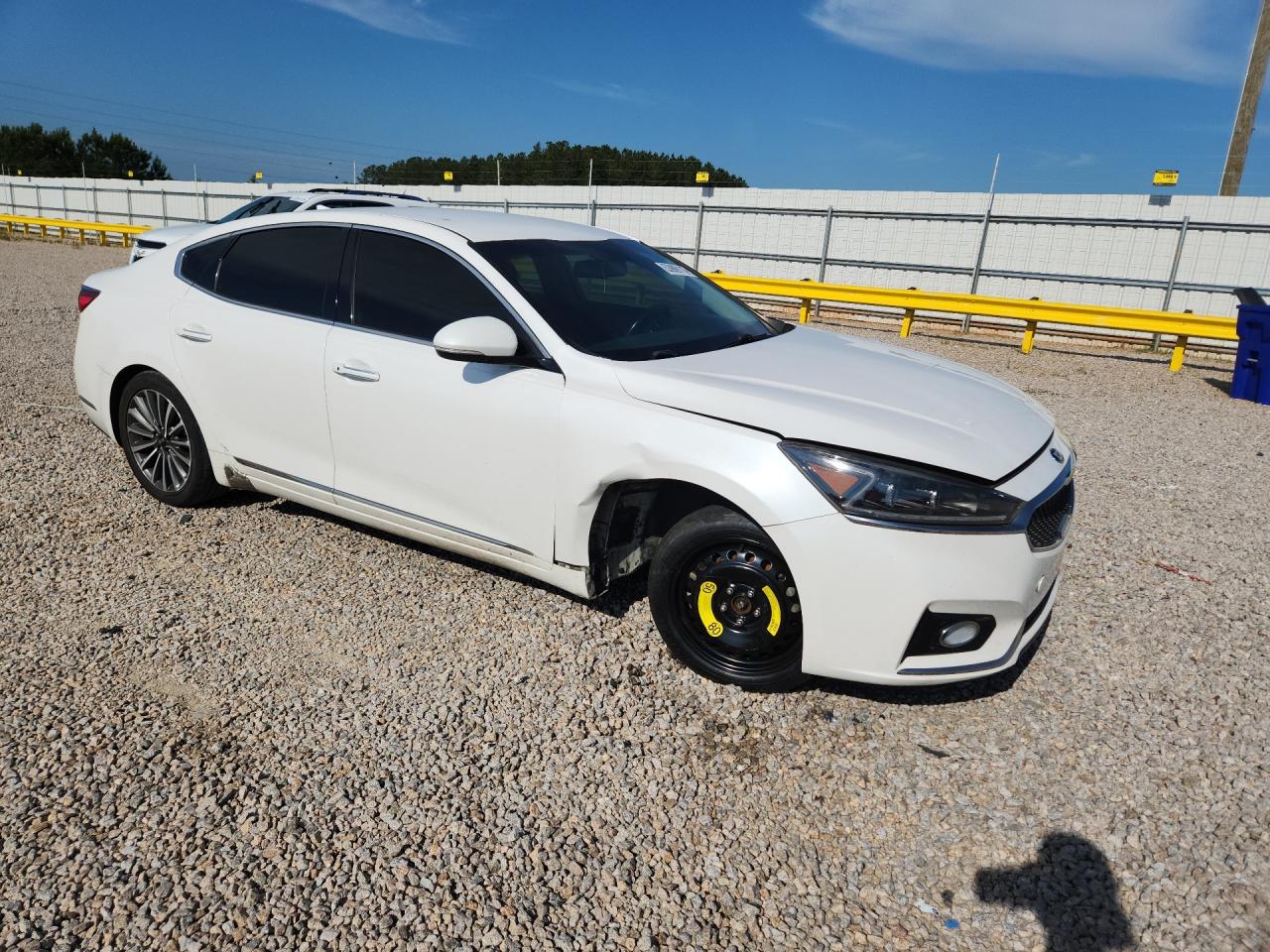 2017 Kia Cadenza Premium White vin: KNALB4J19H5039591