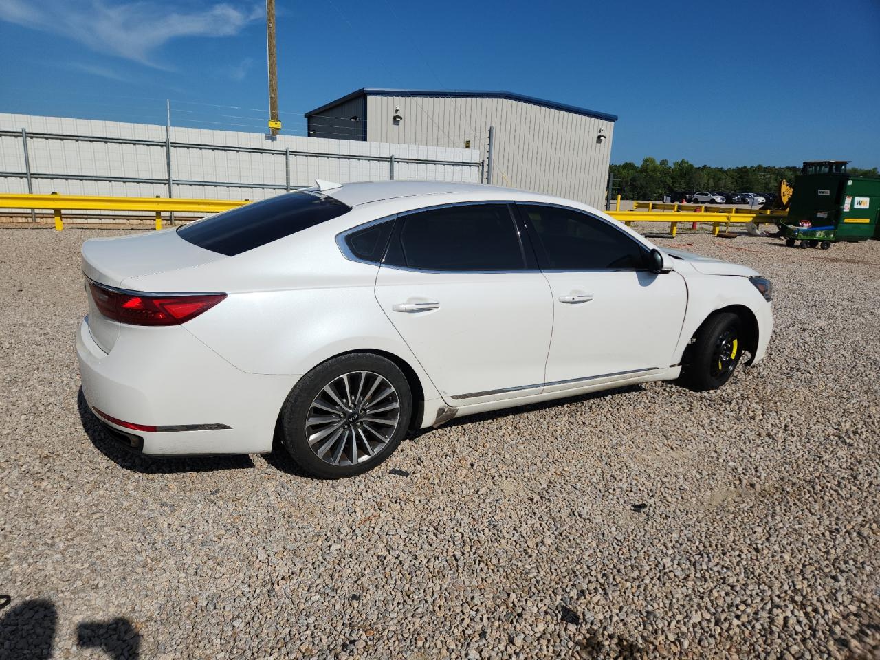 2017 Kia Cadenza Premium White vin: KNALB4J19H5039591