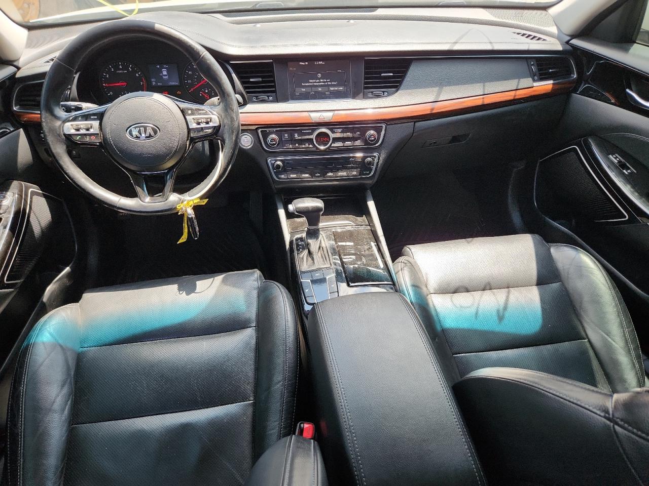 2017 Kia Cadenza Premium White vin: KNALB4J19H5039591