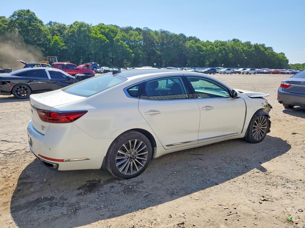2017 Kia Cadenza Premium White vin: KNALC4J12H5046184