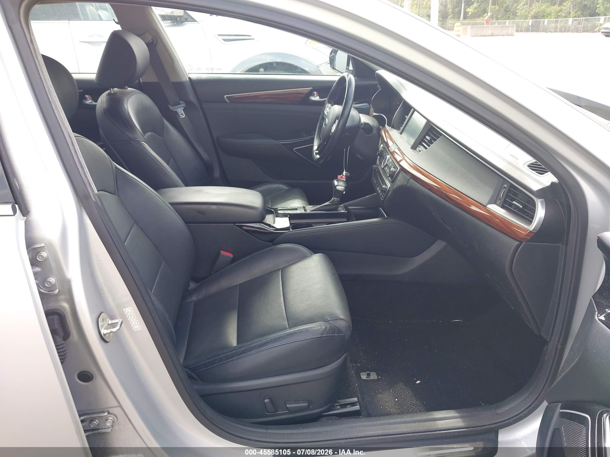 2017 Kia Cadenza Premium Silver vin: KNALC4J13H5062572