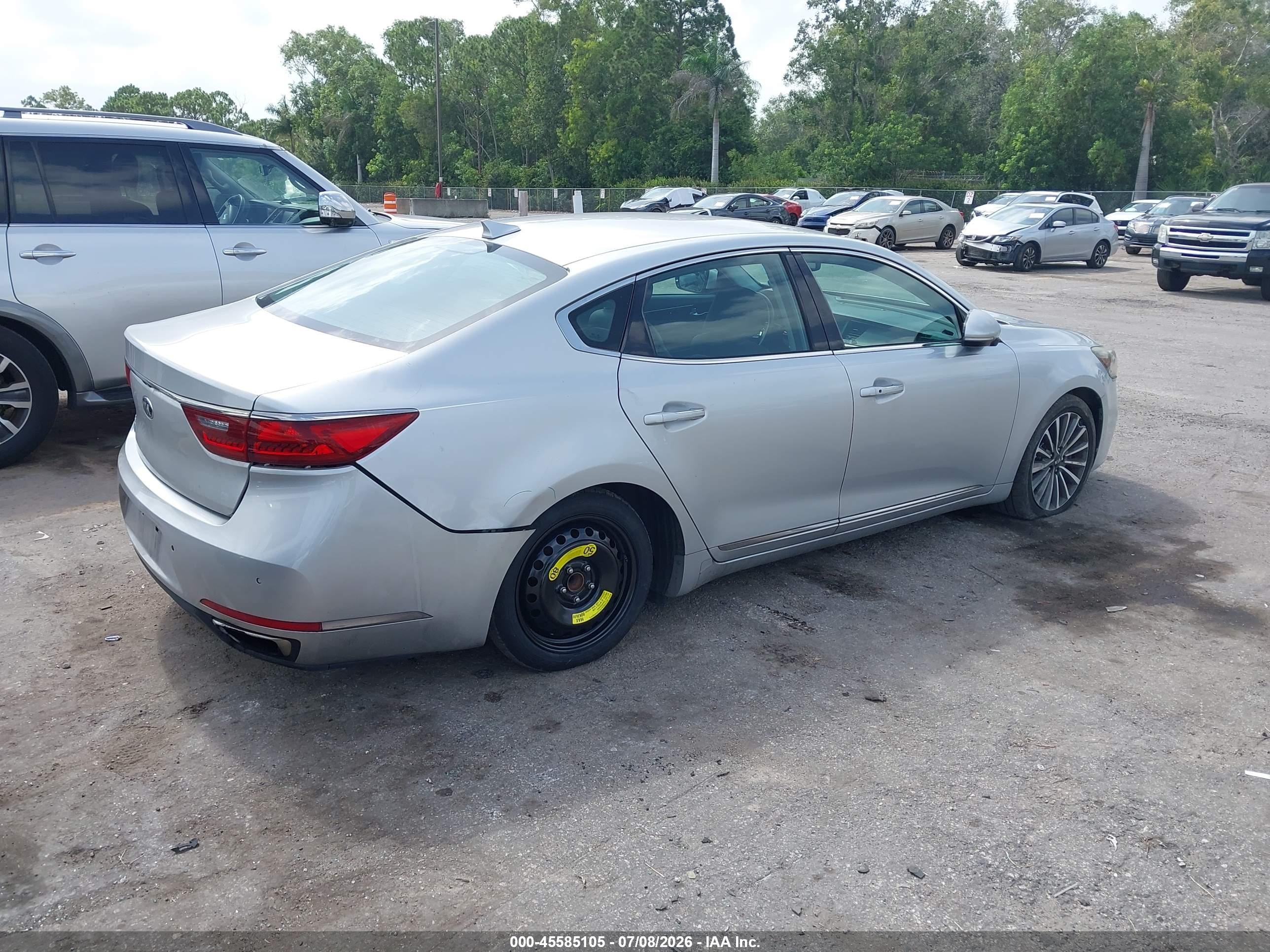 2017 Kia Cadenza Premium Silver vin: KNALC4J13H5062572