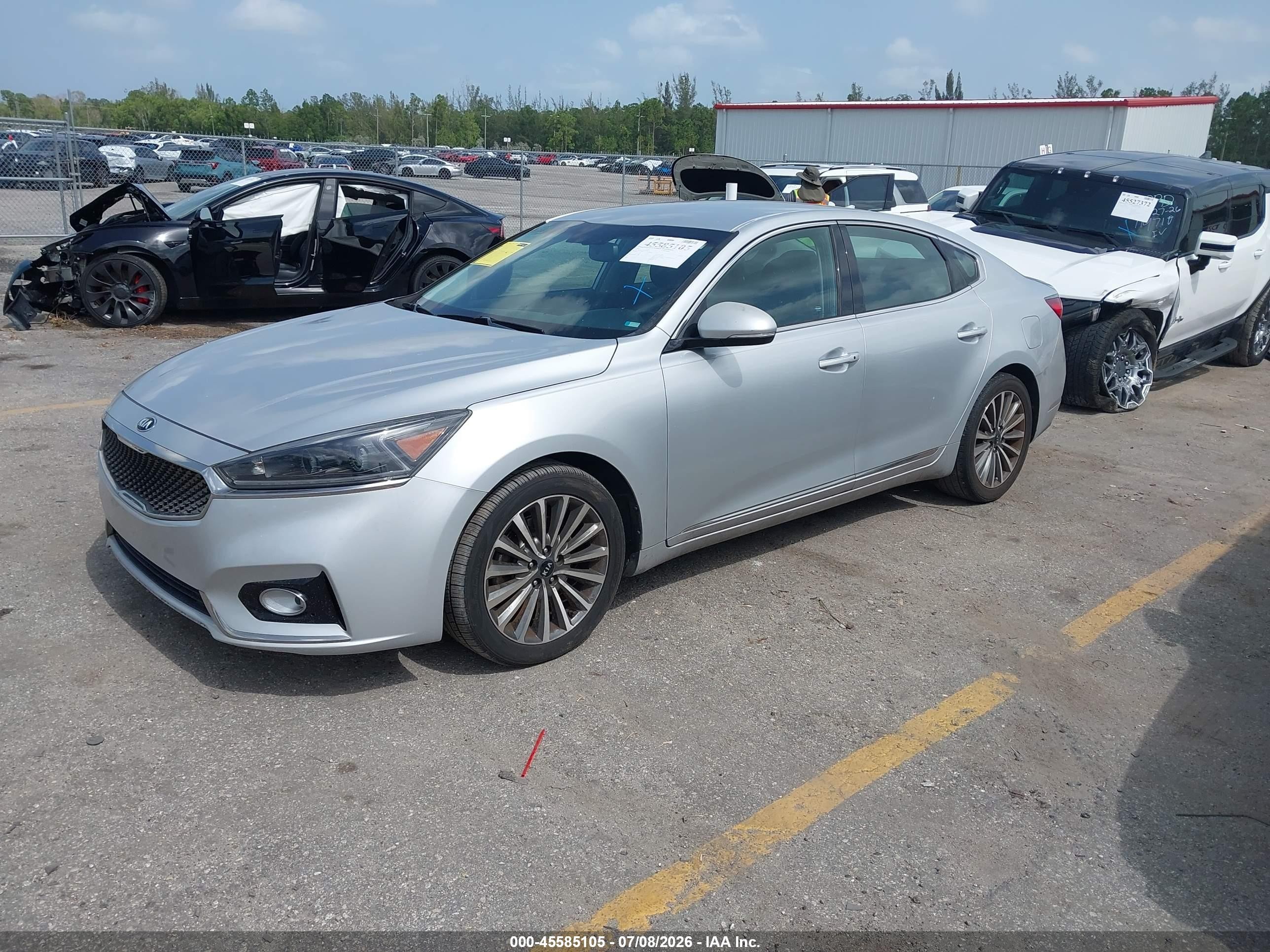 2017 Kia Cadenza Premium Silver vin: KNALC4J13H5062572