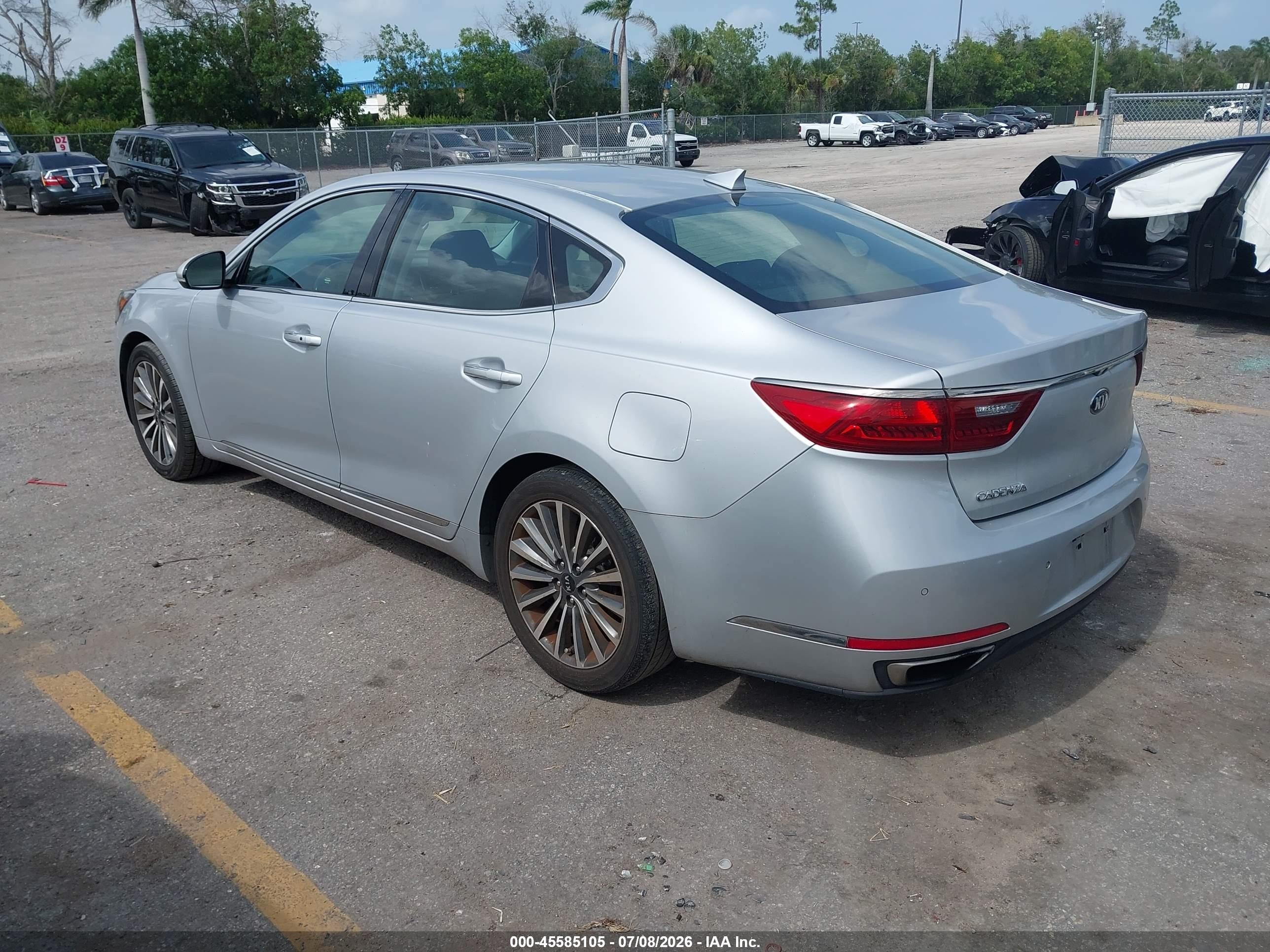 2017 Kia Cadenza Premium Silver vin: KNALC4J13H5062572