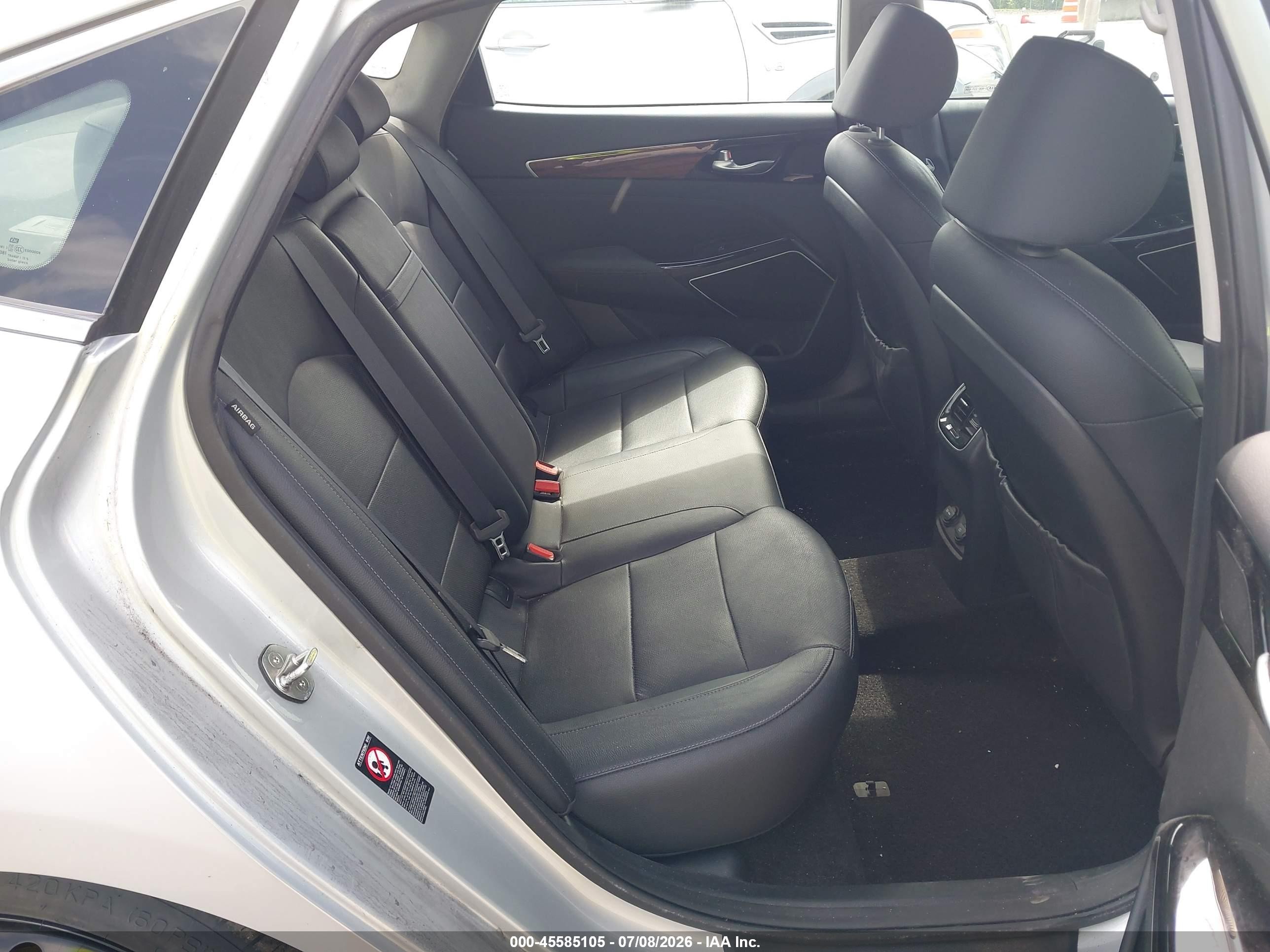 2017 Kia Cadenza Premium Silver vin: KNALC4J13H5062572