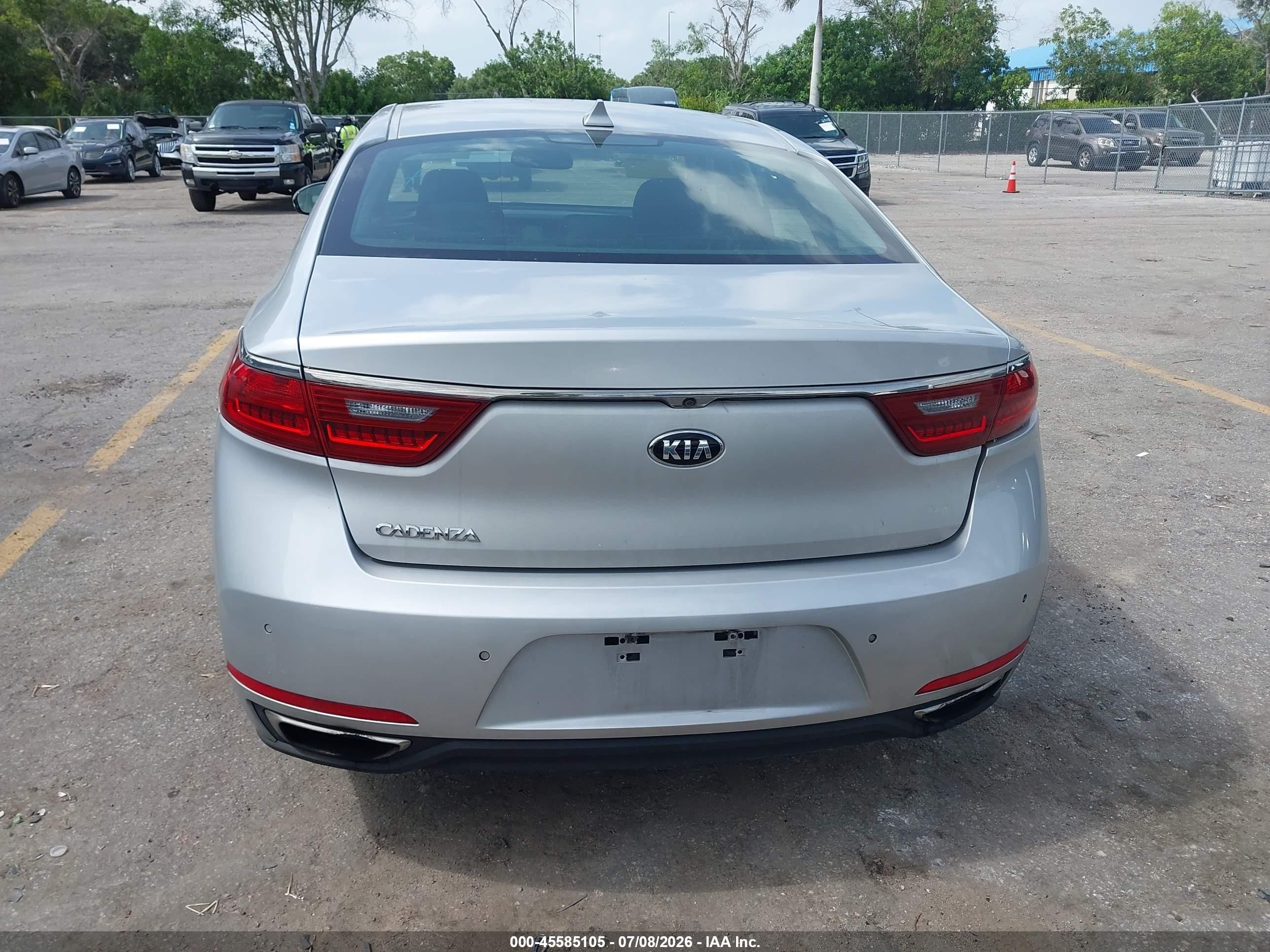 2017 Kia Cadenza Premium Silver vin: KNALC4J13H5062572