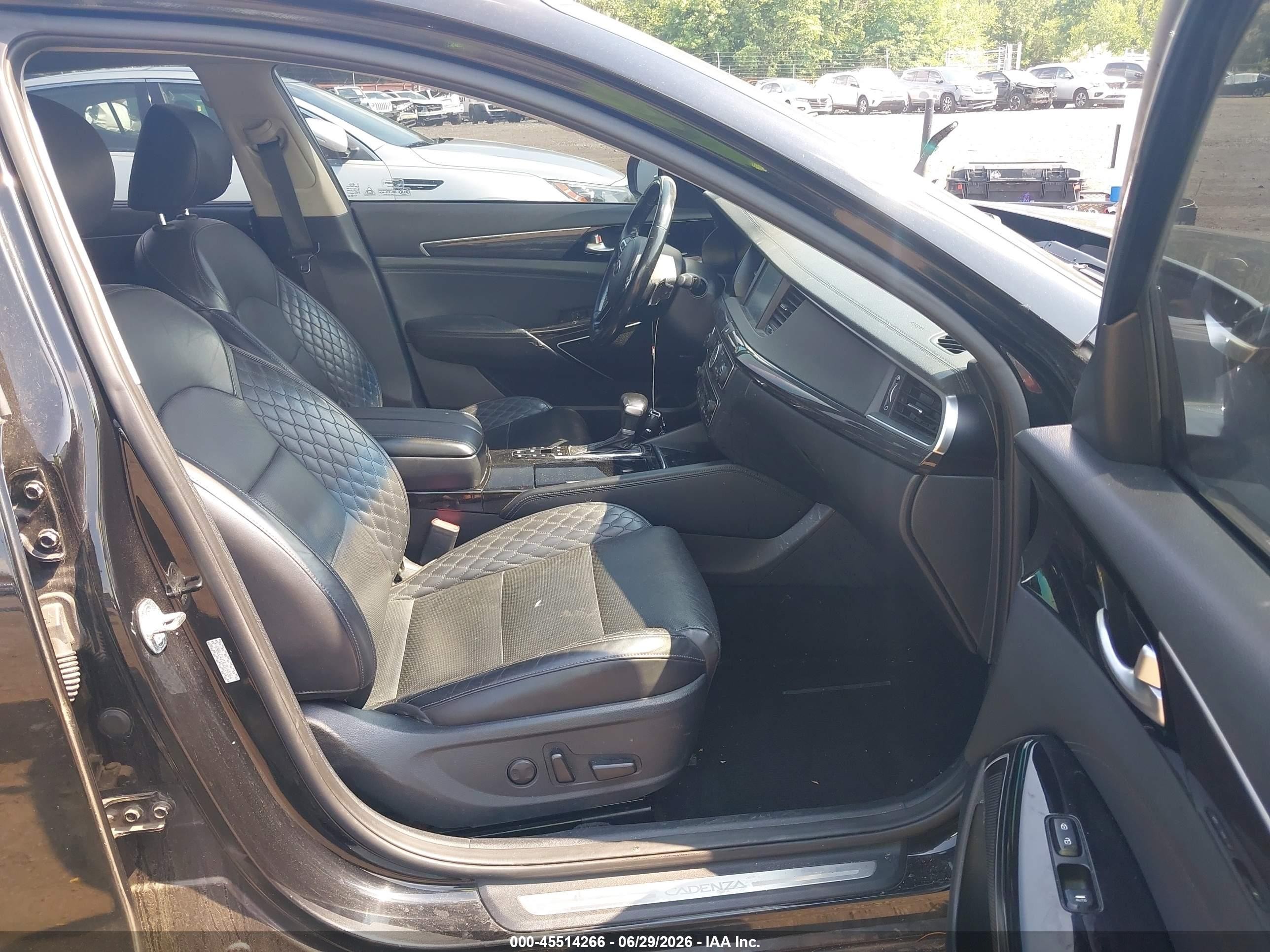2018 Kia Cadenza Limited Black vin: KNALC4J14J5100364