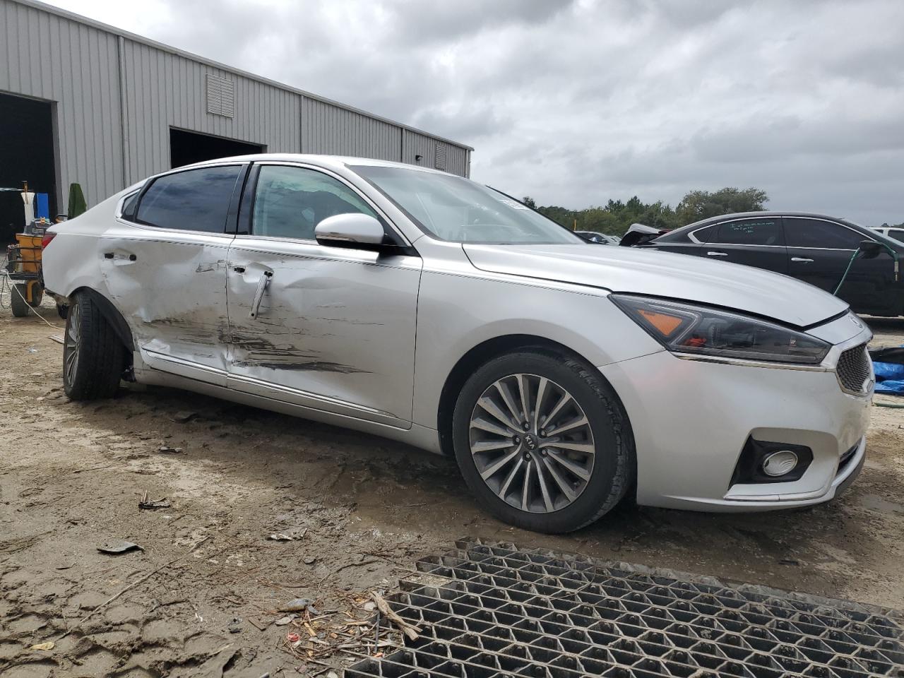 2017 Kia Cadenza Premium Серебряный vin: KNALC4J19H5057358
