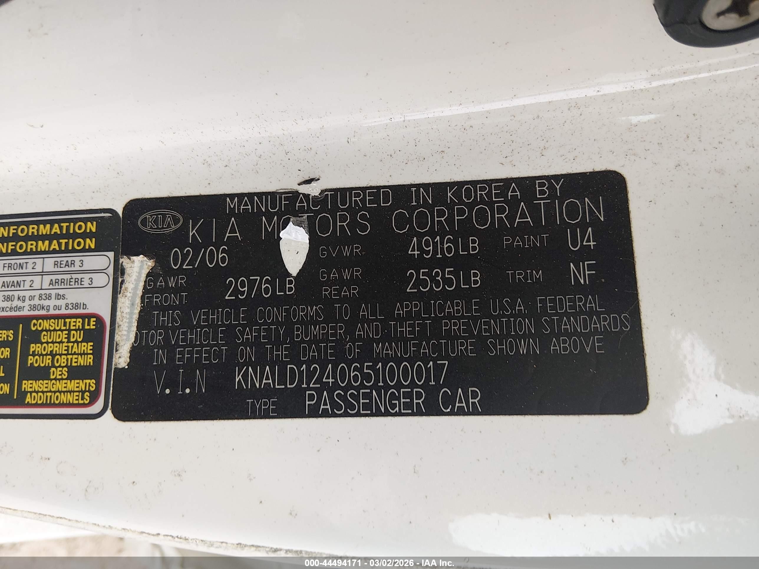 2006 Kia Amanti   White vin: KNALD124065100017