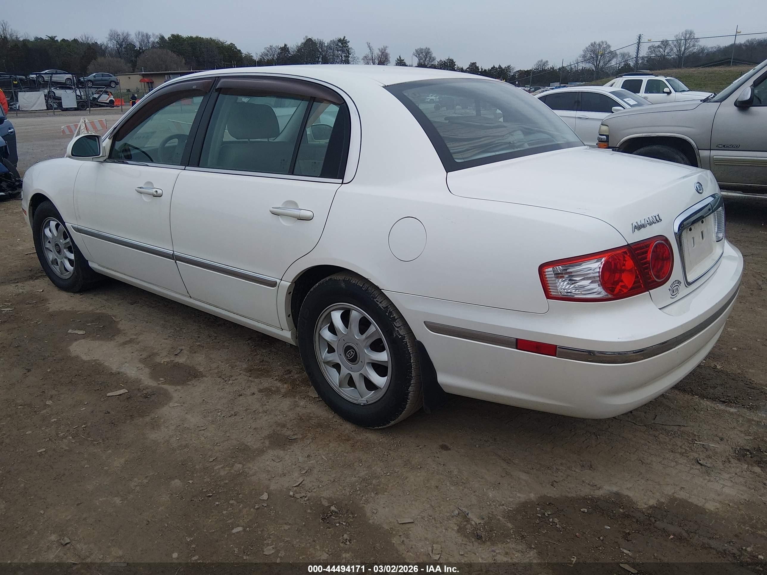 2006 Kia Amanti   White vin: KNALD124065100017