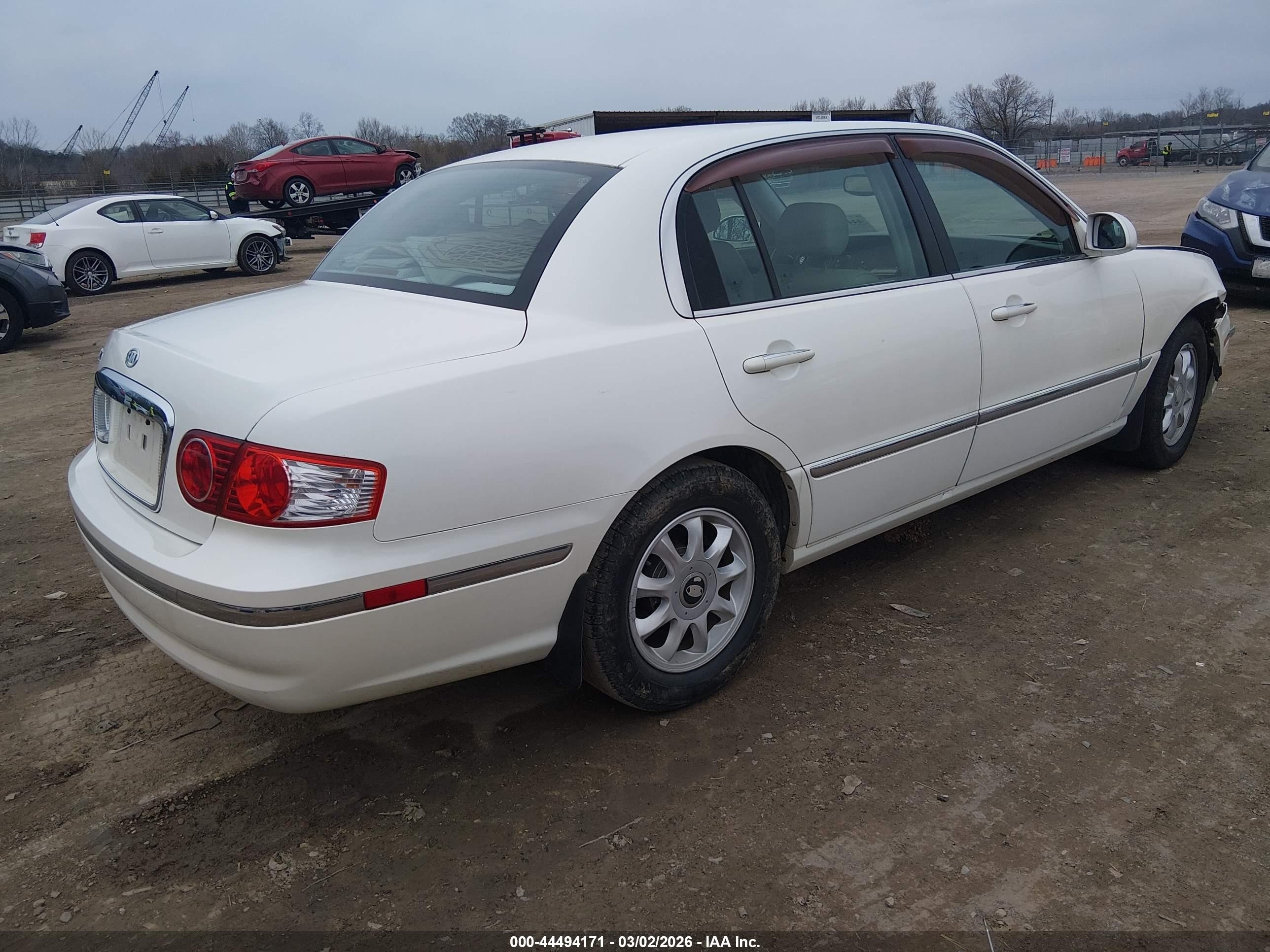 2006 Kia Amanti   White vin: KNALD124065100017