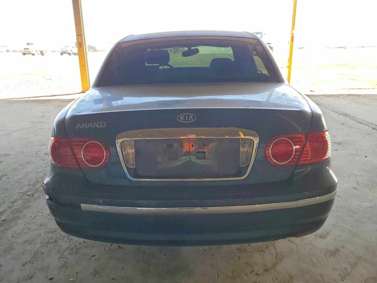 2004 Kia Amanti Base Gray vin: KNALD124145030394