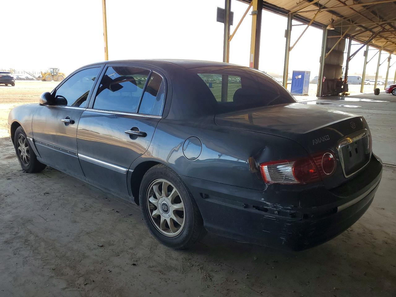 2004 Kia Amanti Base Gray vin: KNALD124145030394