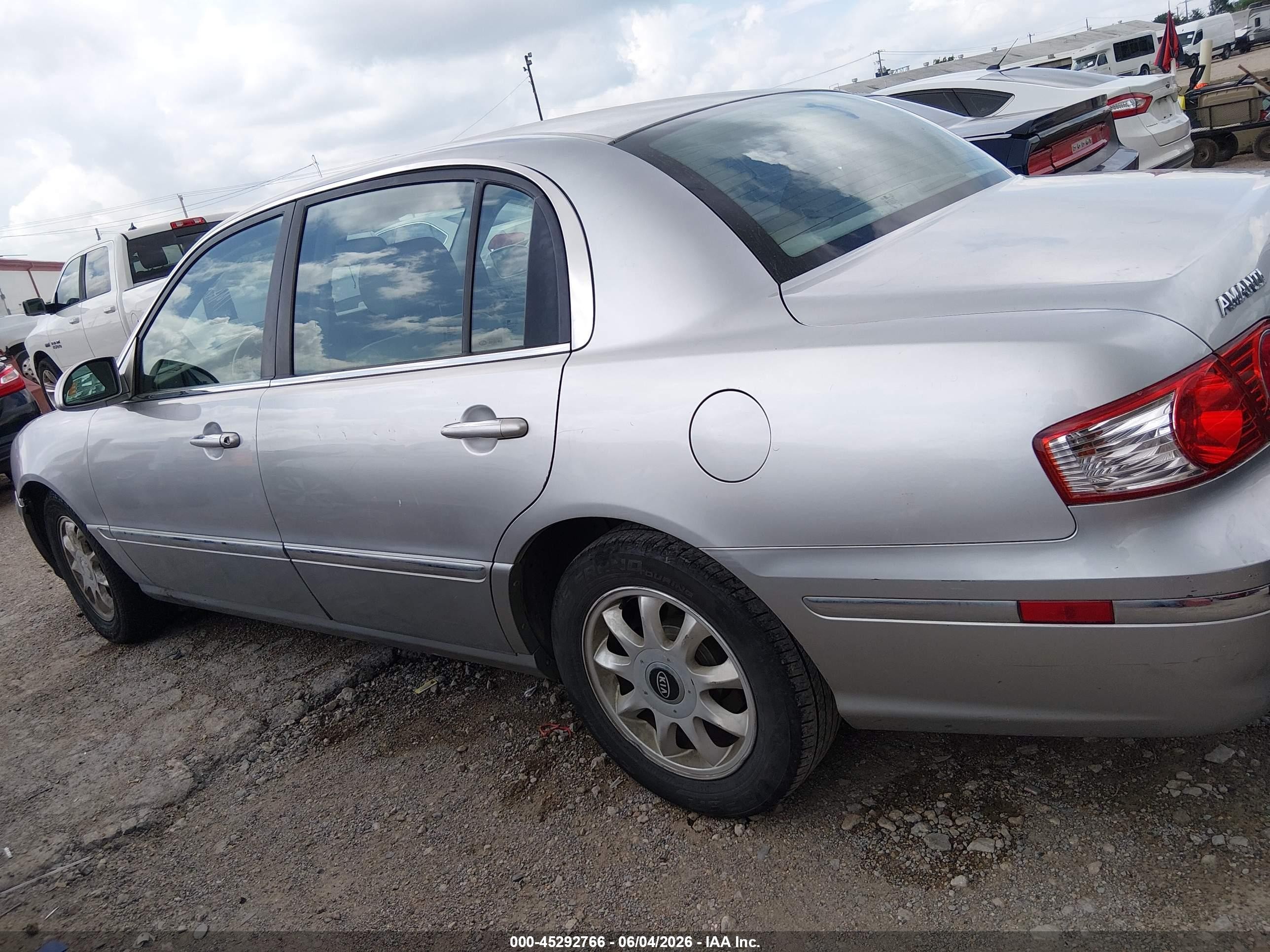 2005 Kia Amanti   Gray vin: KNALD124155052154