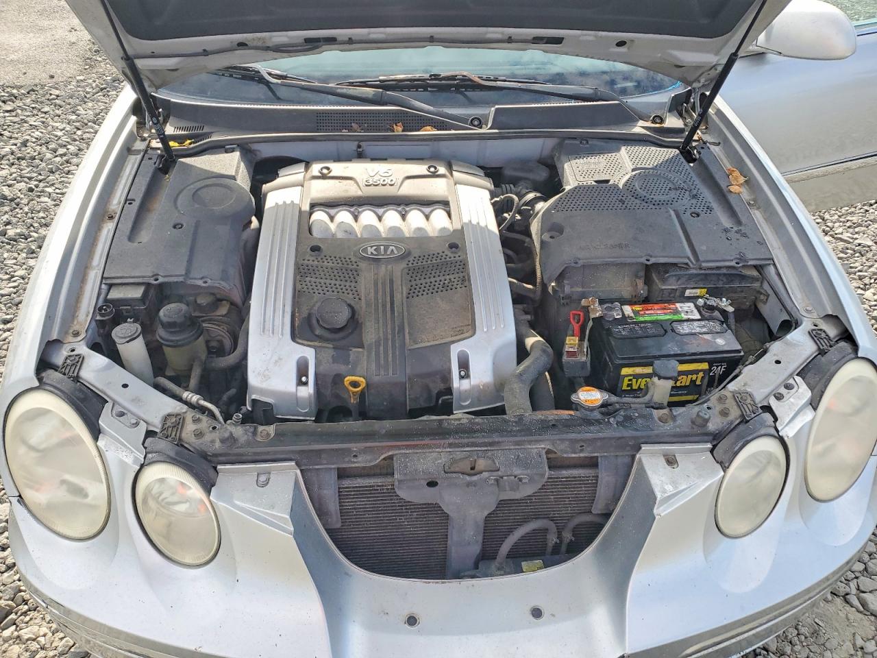2005 Kia Amanti Base Silver vin: KNALD124155082464