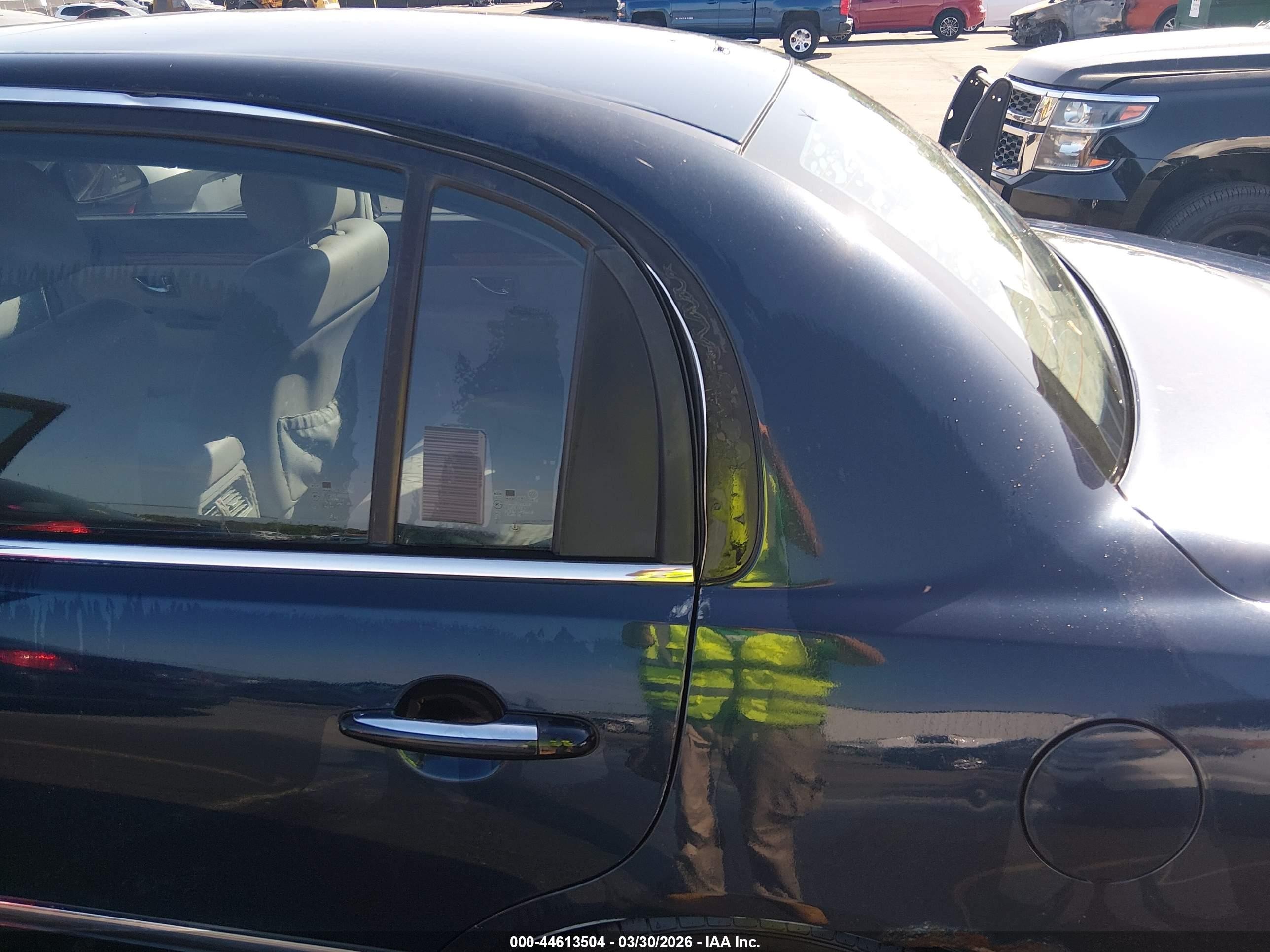 2006 Kia Amanti   Blue vin: KNALD124165085365