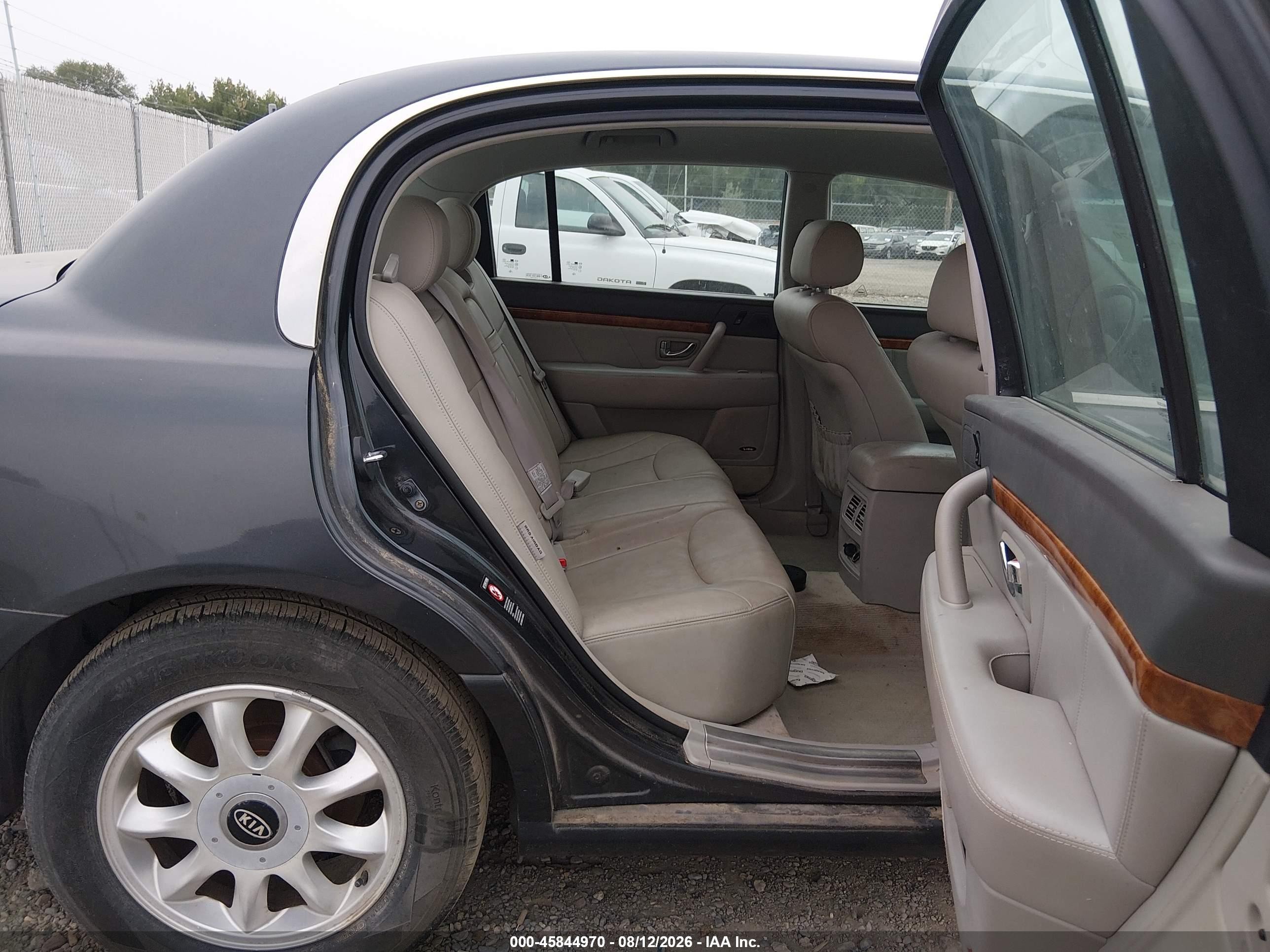 2004 Kia Amanti   Gray vin: KNALD124245038388