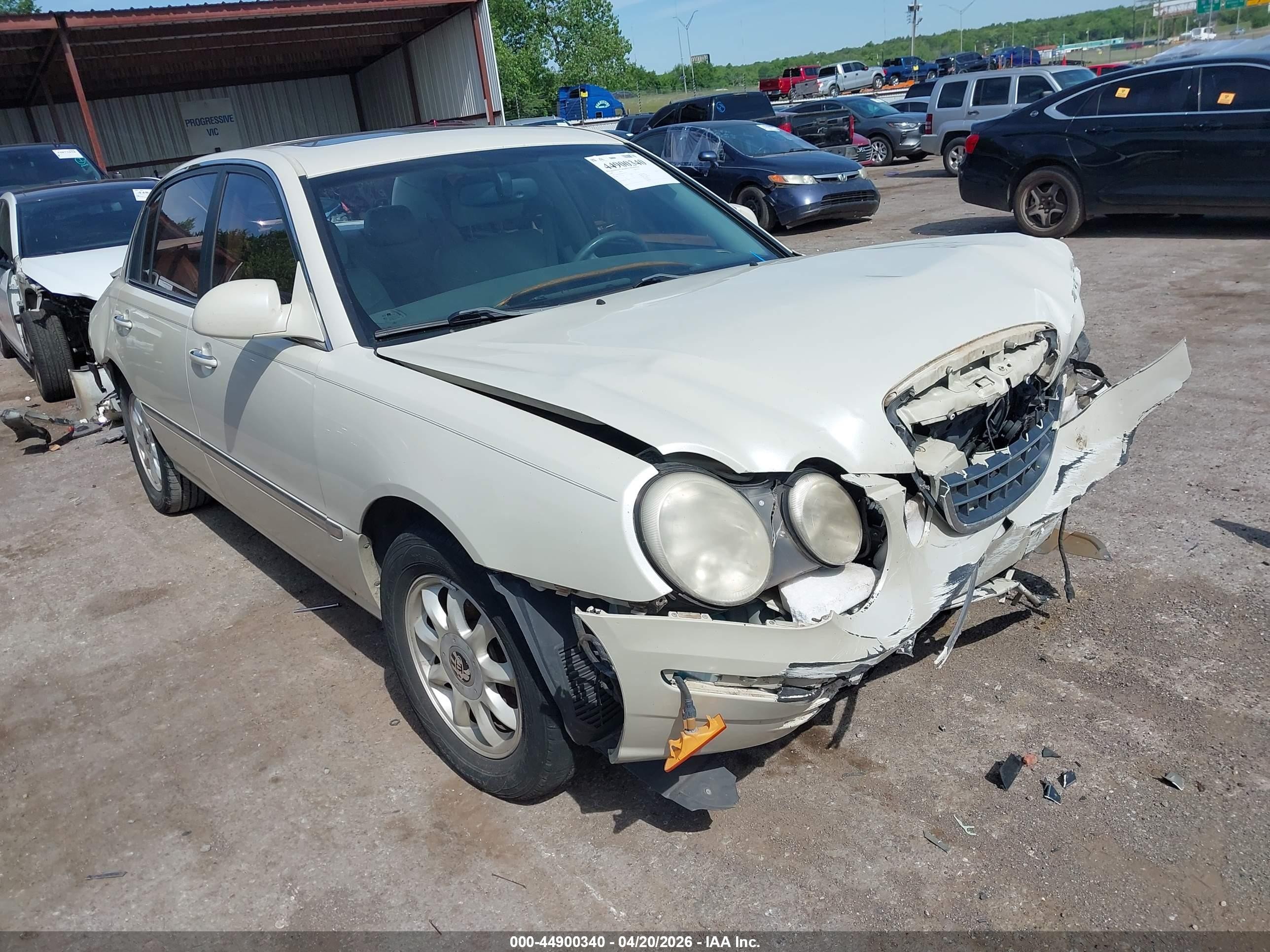 2005 Kia Amanti   White vin: KNALD124255053572
