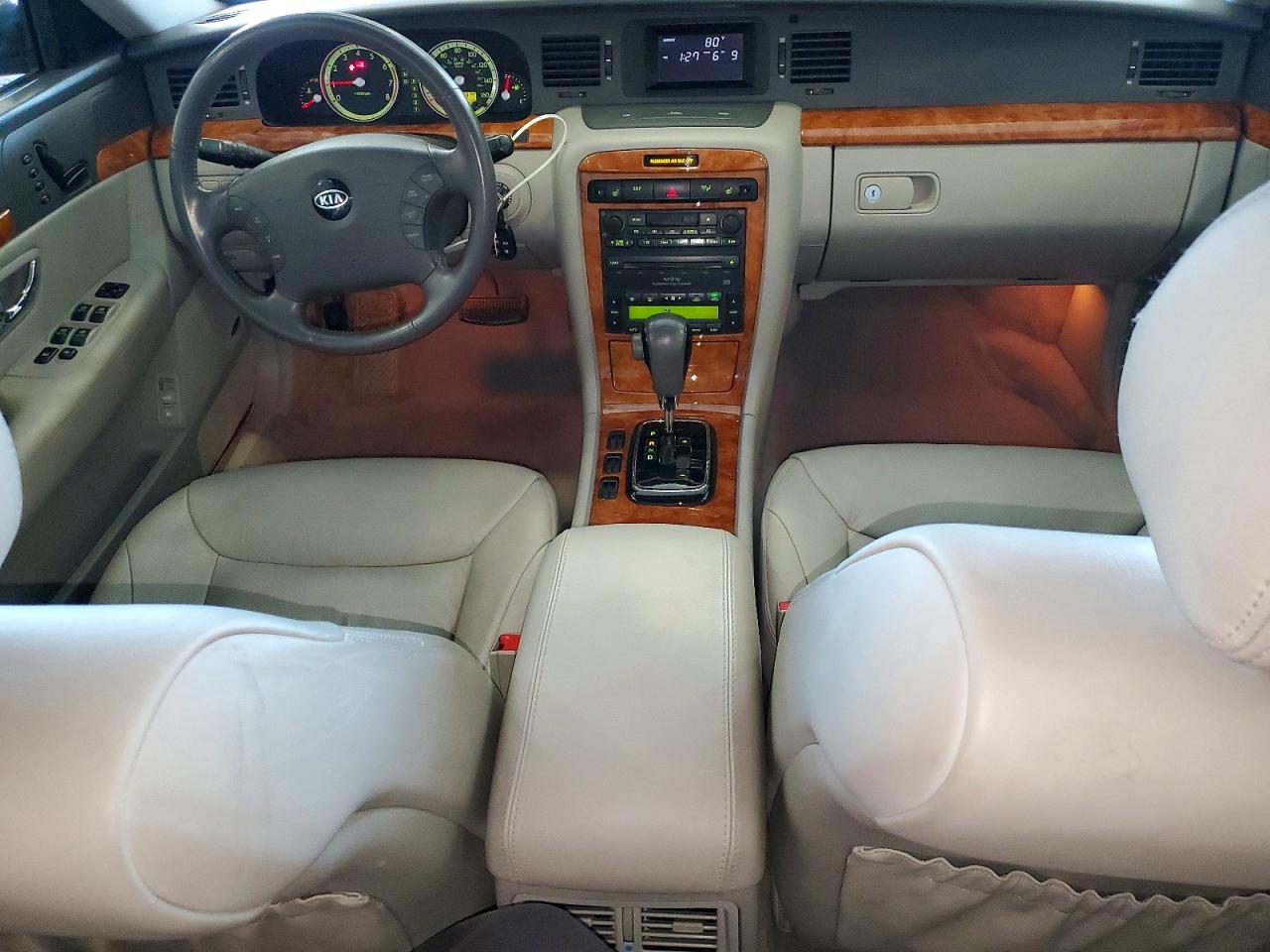 2005 Kia Amanti Base Brown vin: KNALD124255075930