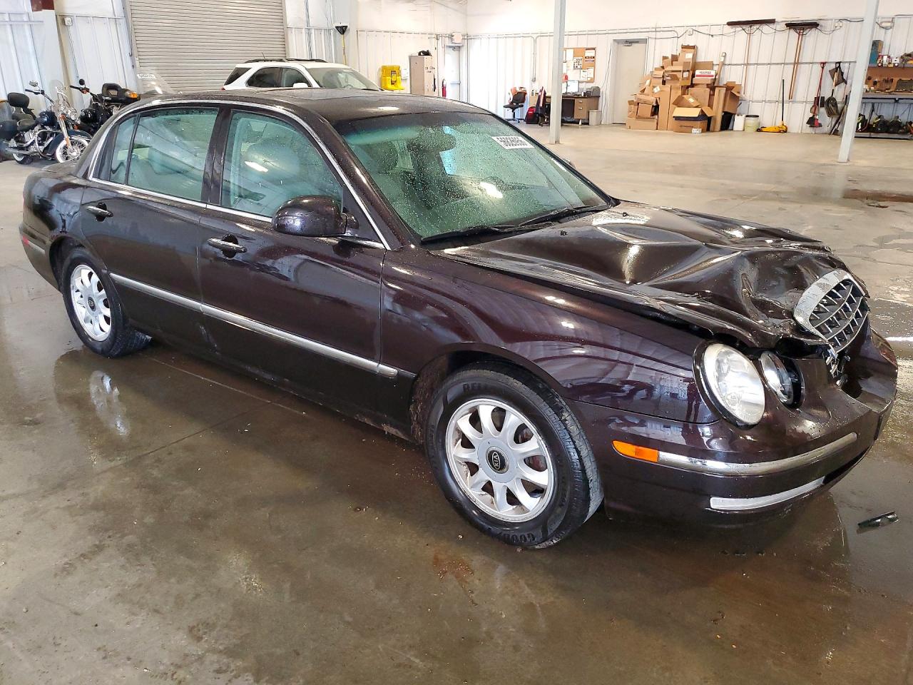 2005 Kia Amanti Base Brown vin: KNALD124255075930