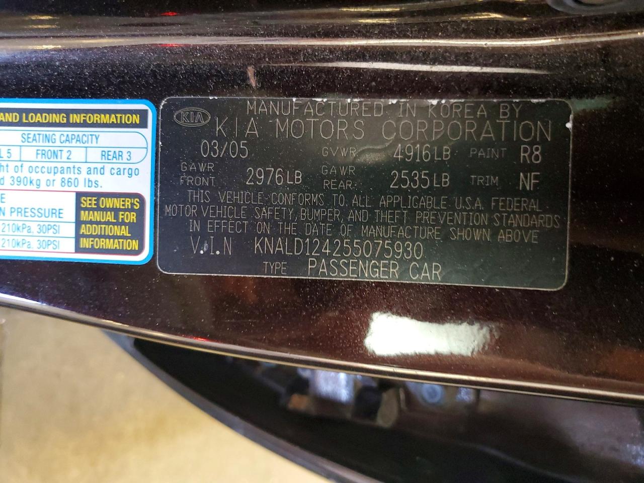2005 Kia Amanti Base Brown vin: KNALD124255075930