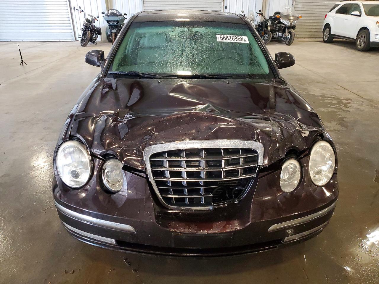 2005 Kia Amanti Base Brown vin: KNALD124255075930