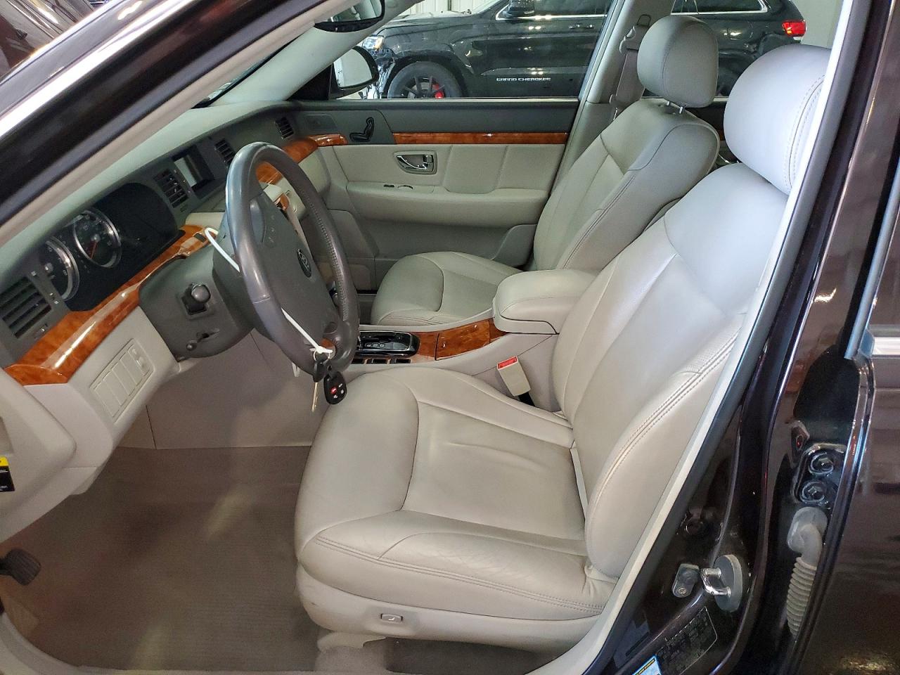2005 Kia Amanti Base Brown vin: KNALD124255075930