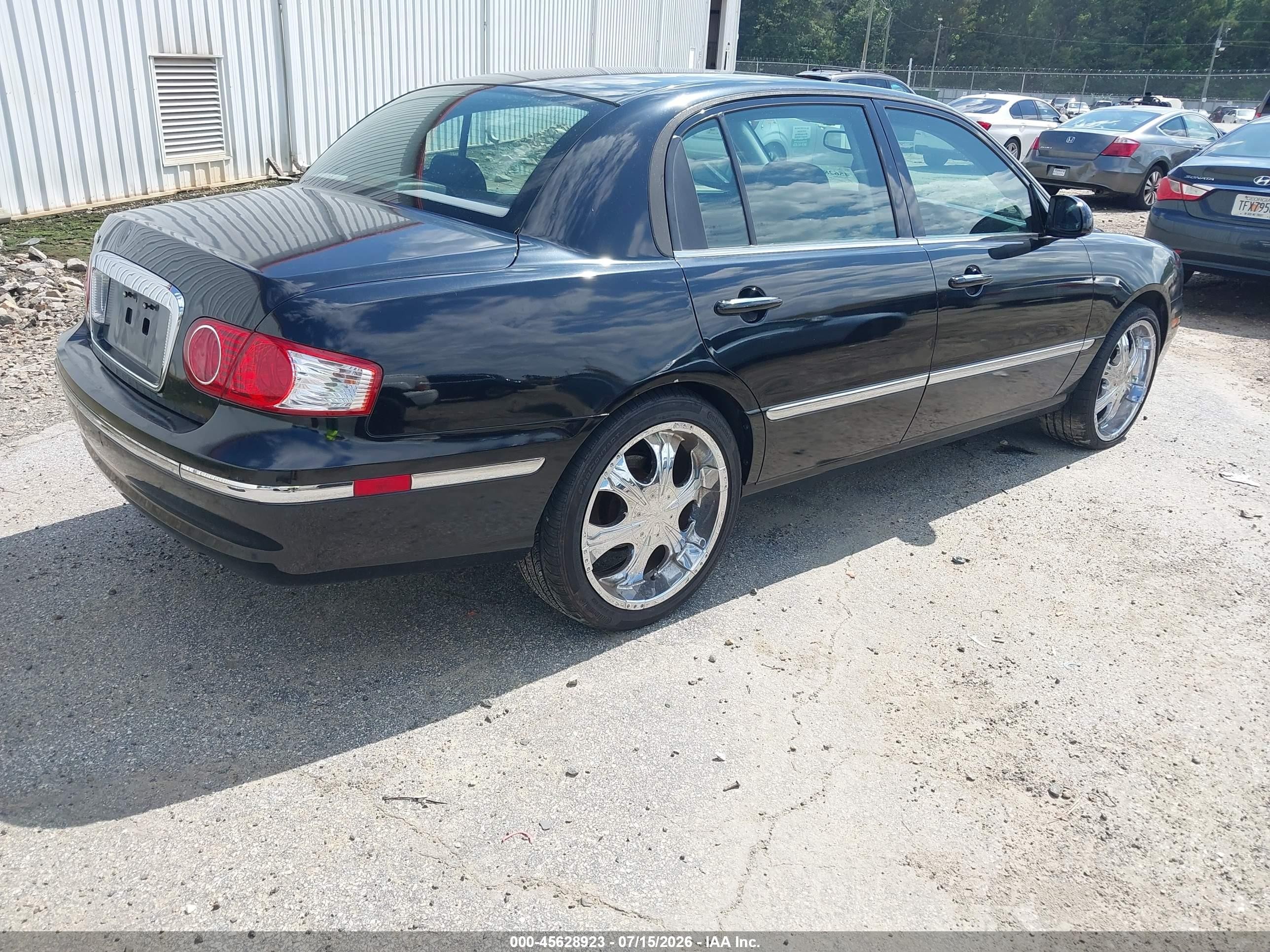2005 Kia Amanti   Black vin: KNALD124255079783