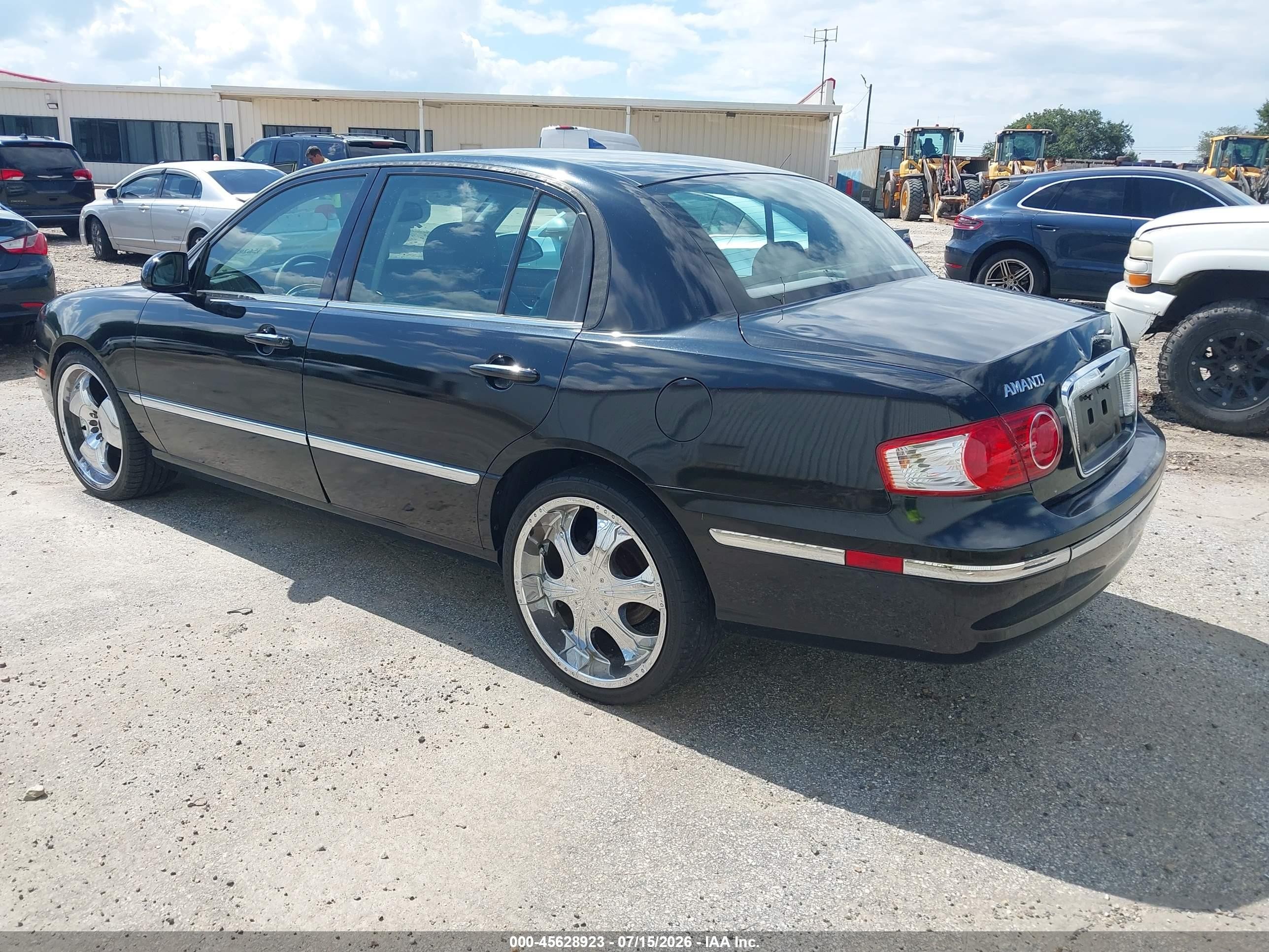 2005 Kia Amanti   Black vin: KNALD124255079783