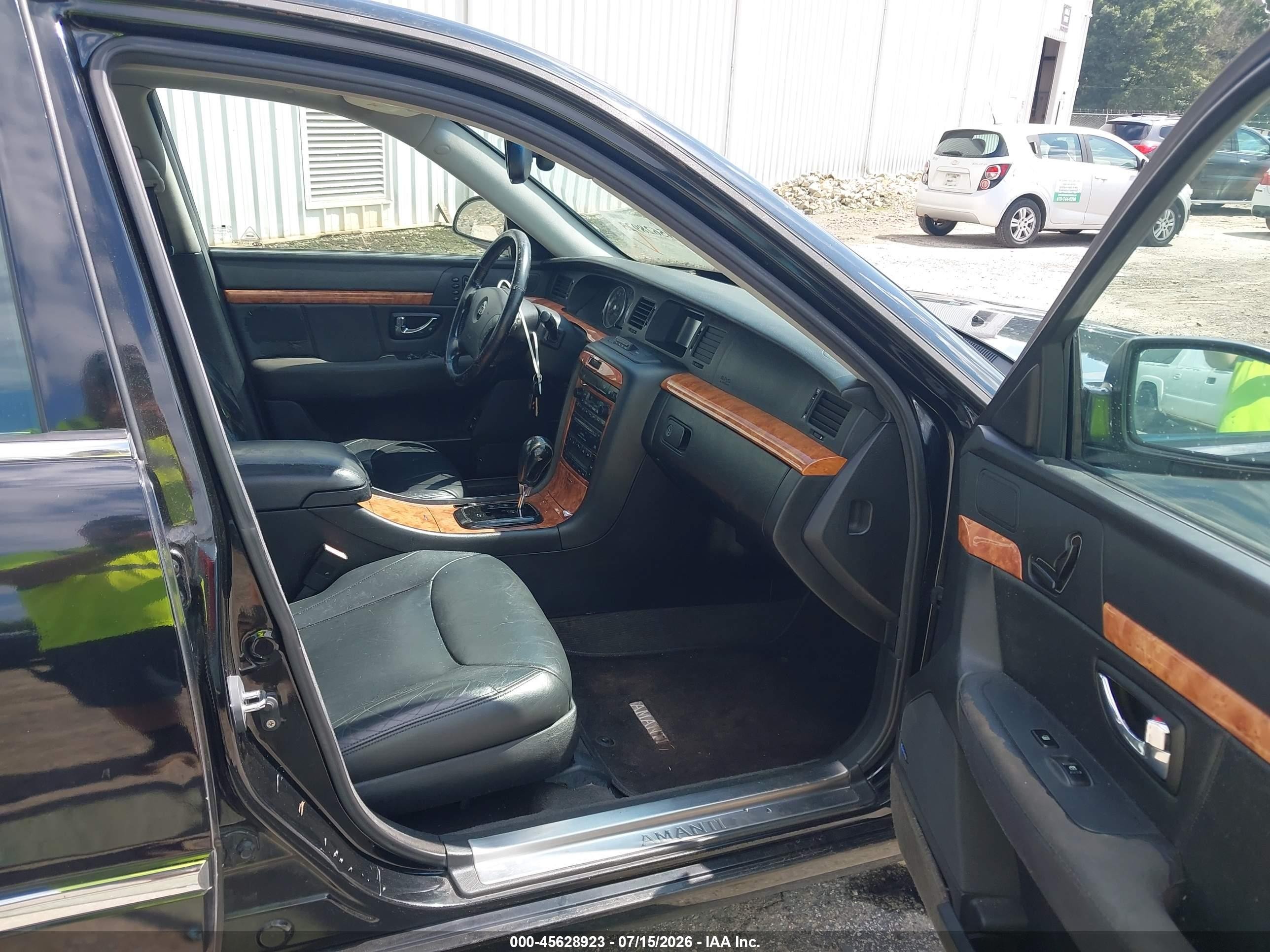 2005 Kia Amanti   Black vin: KNALD124255079783