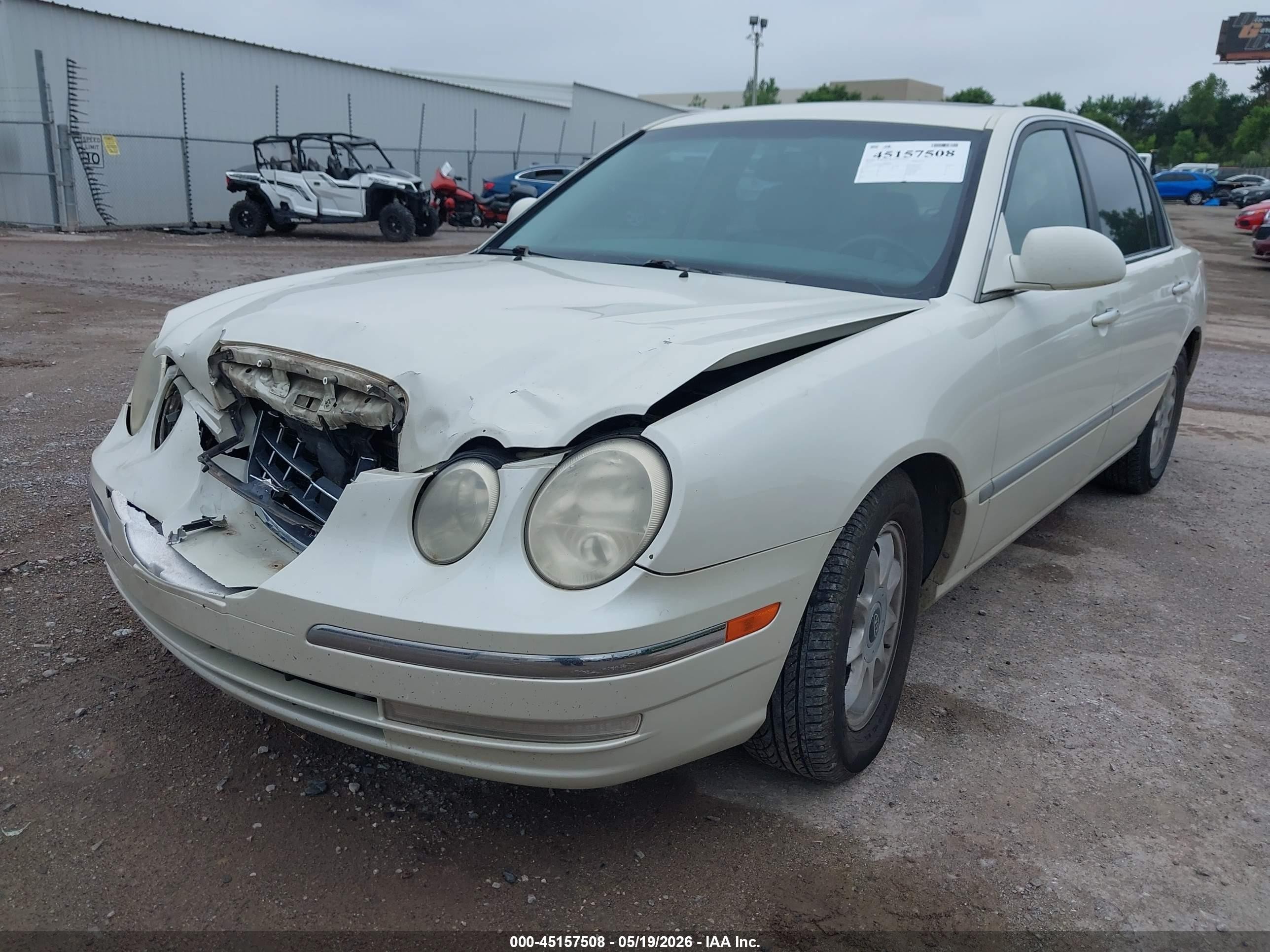 2005 Kia Amanti   White vin: KNALD124255082201
