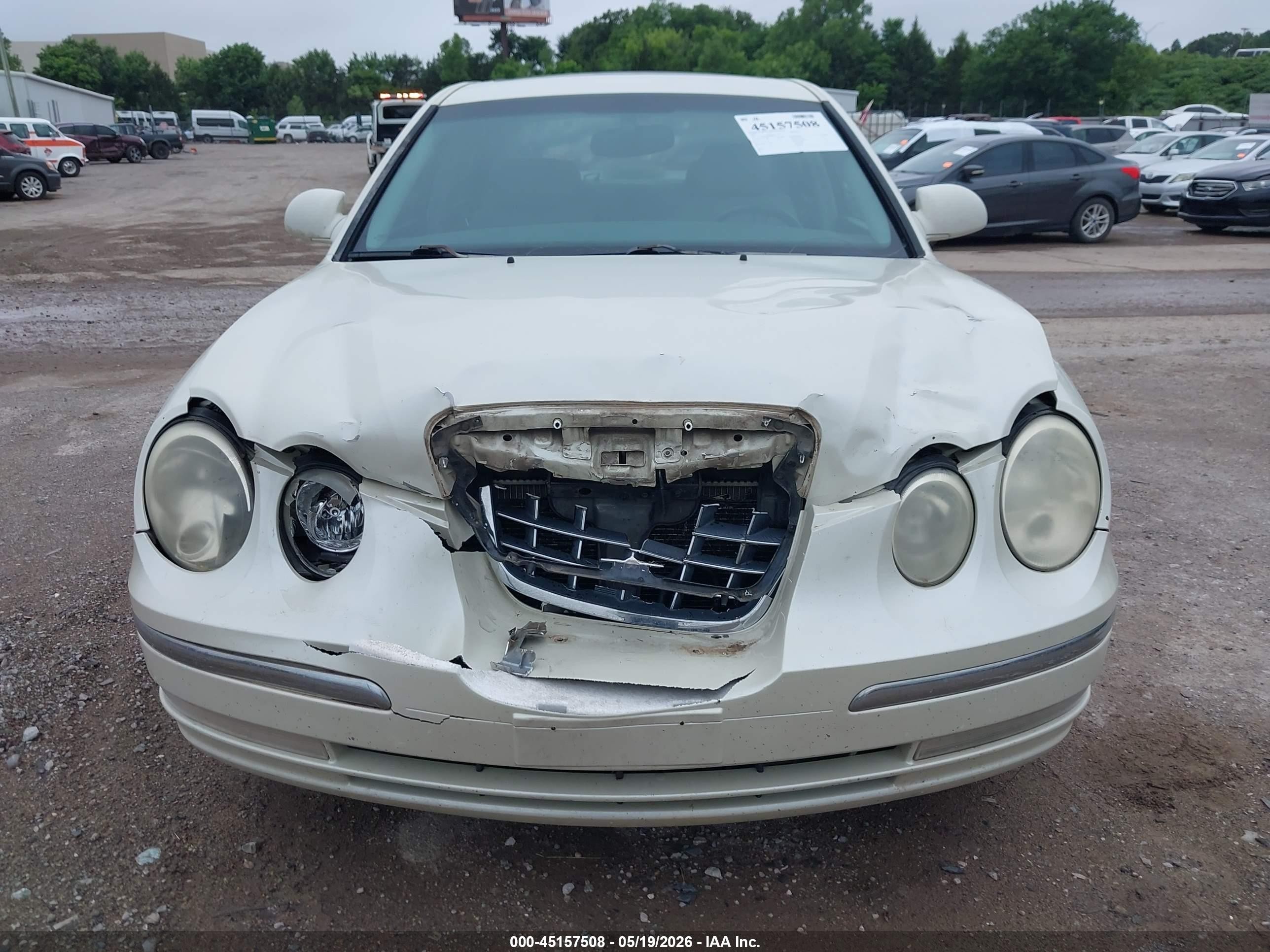 2005 Kia Amanti   White vin: KNALD124255082201