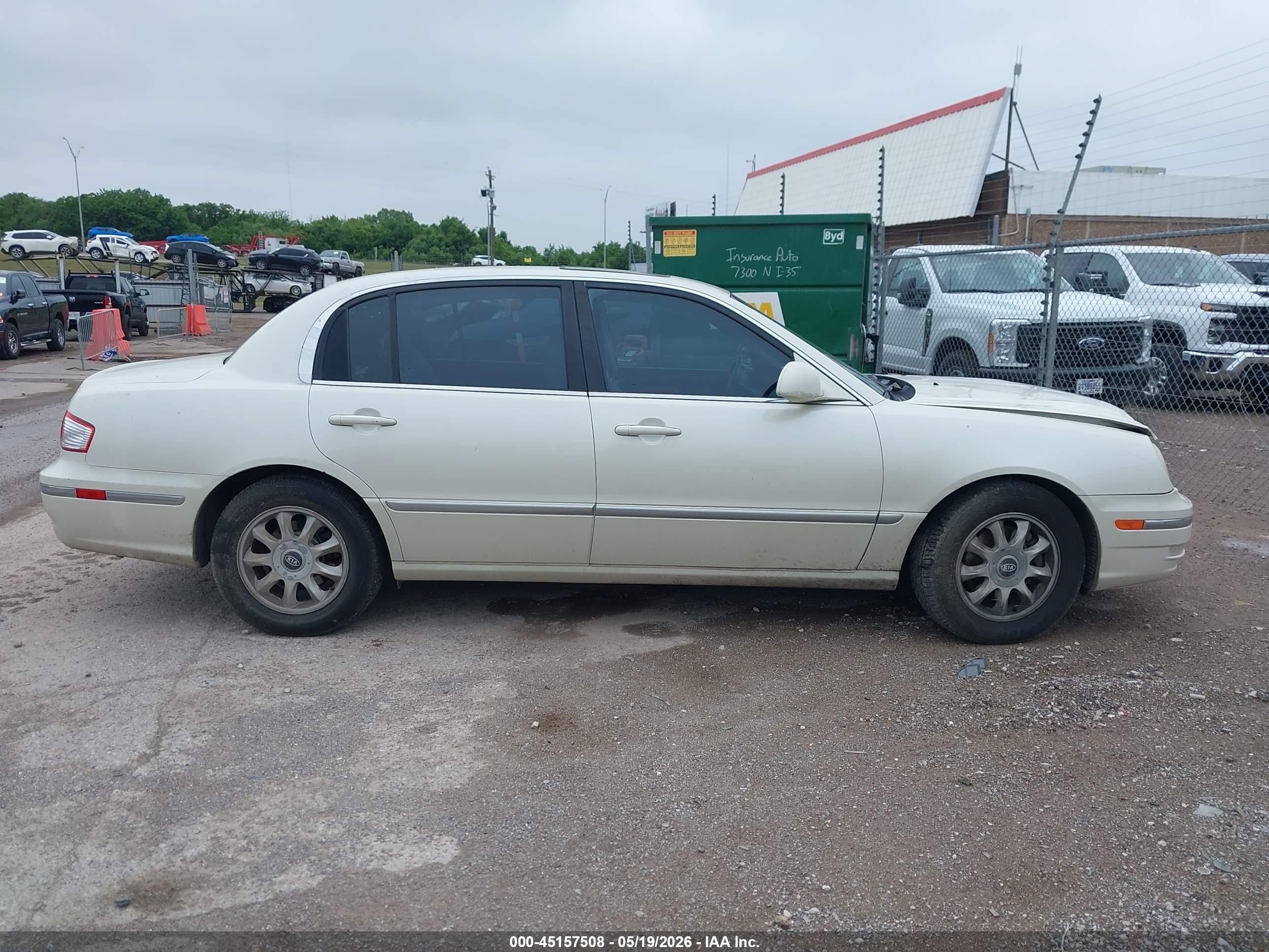 2005 Kia Amanti   White vin: KNALD124255082201