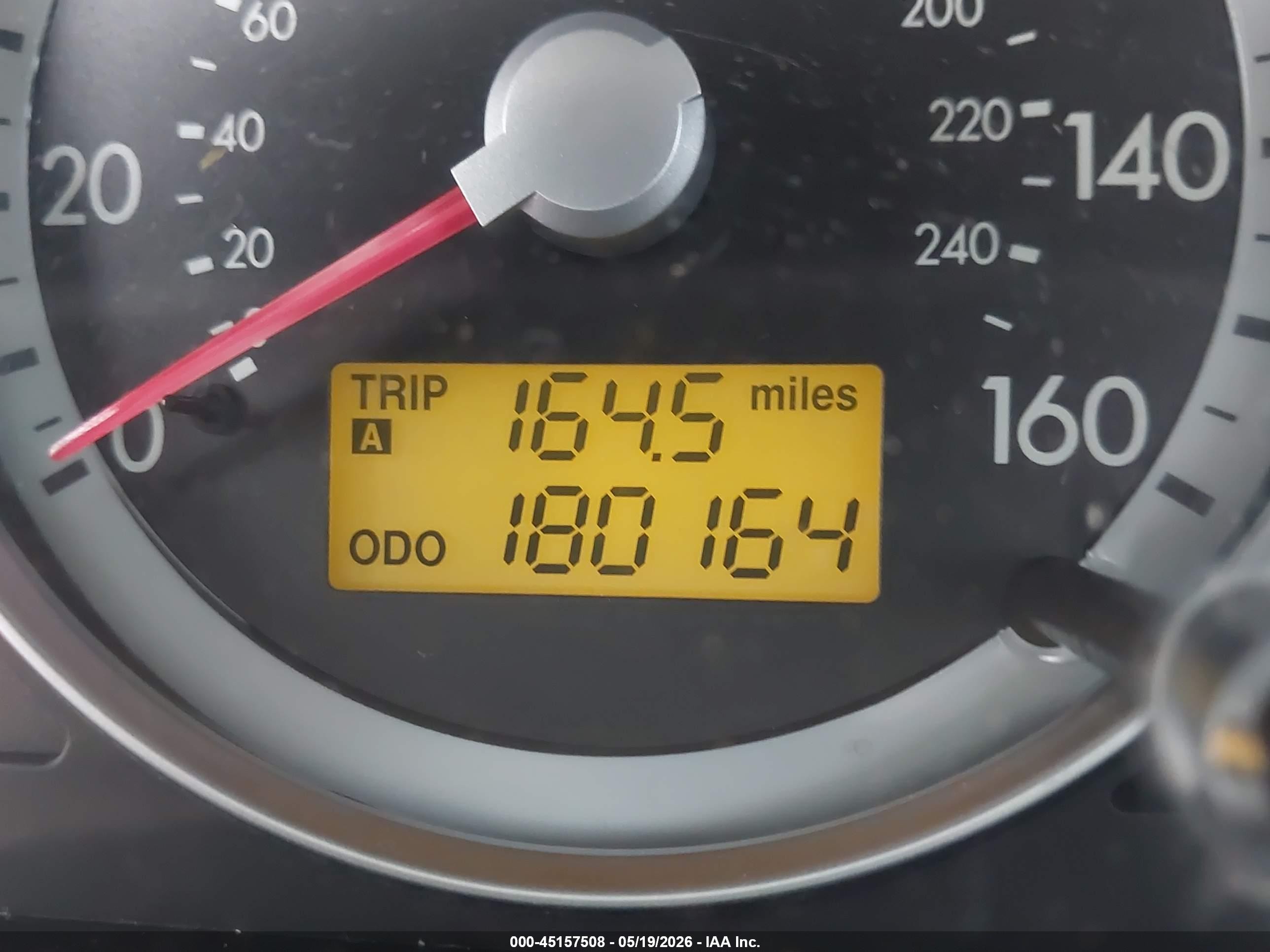2005 Kia Amanti   White vin: KNALD124255082201