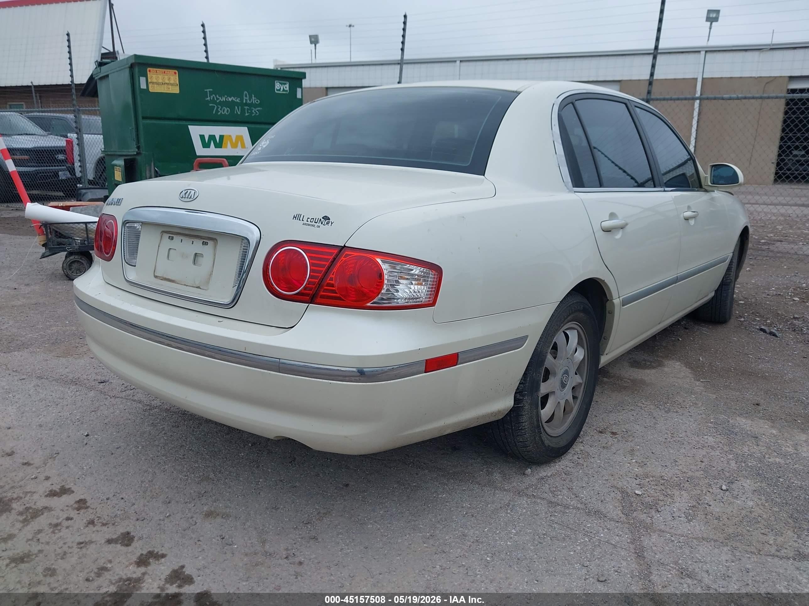 2005 Kia Amanti   White vin: KNALD124255082201
