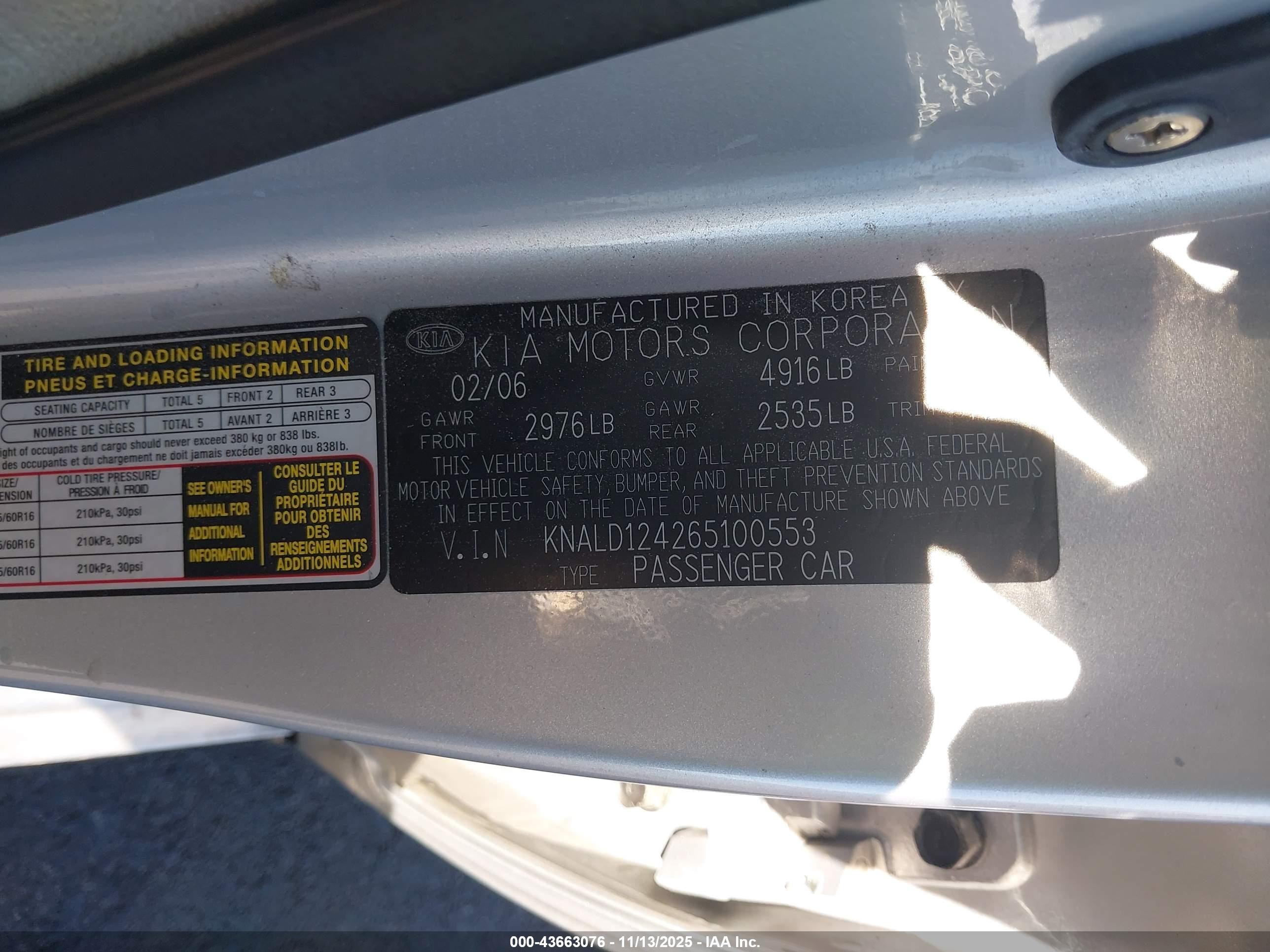 2006 Kia Amanti   Silver vin: KNALD124265100553