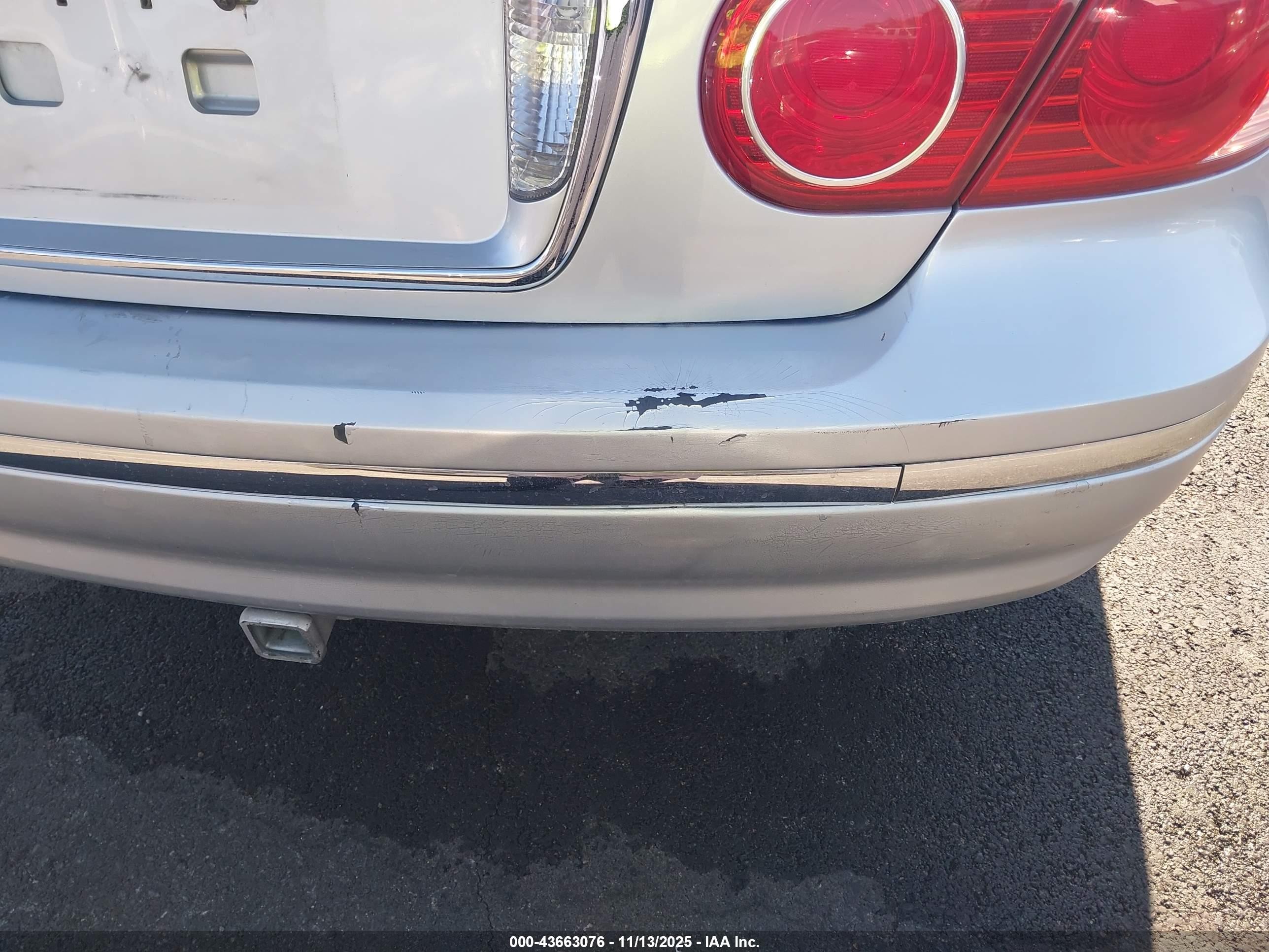 2006 Kia Amanti   Silver vin: KNALD124265100553