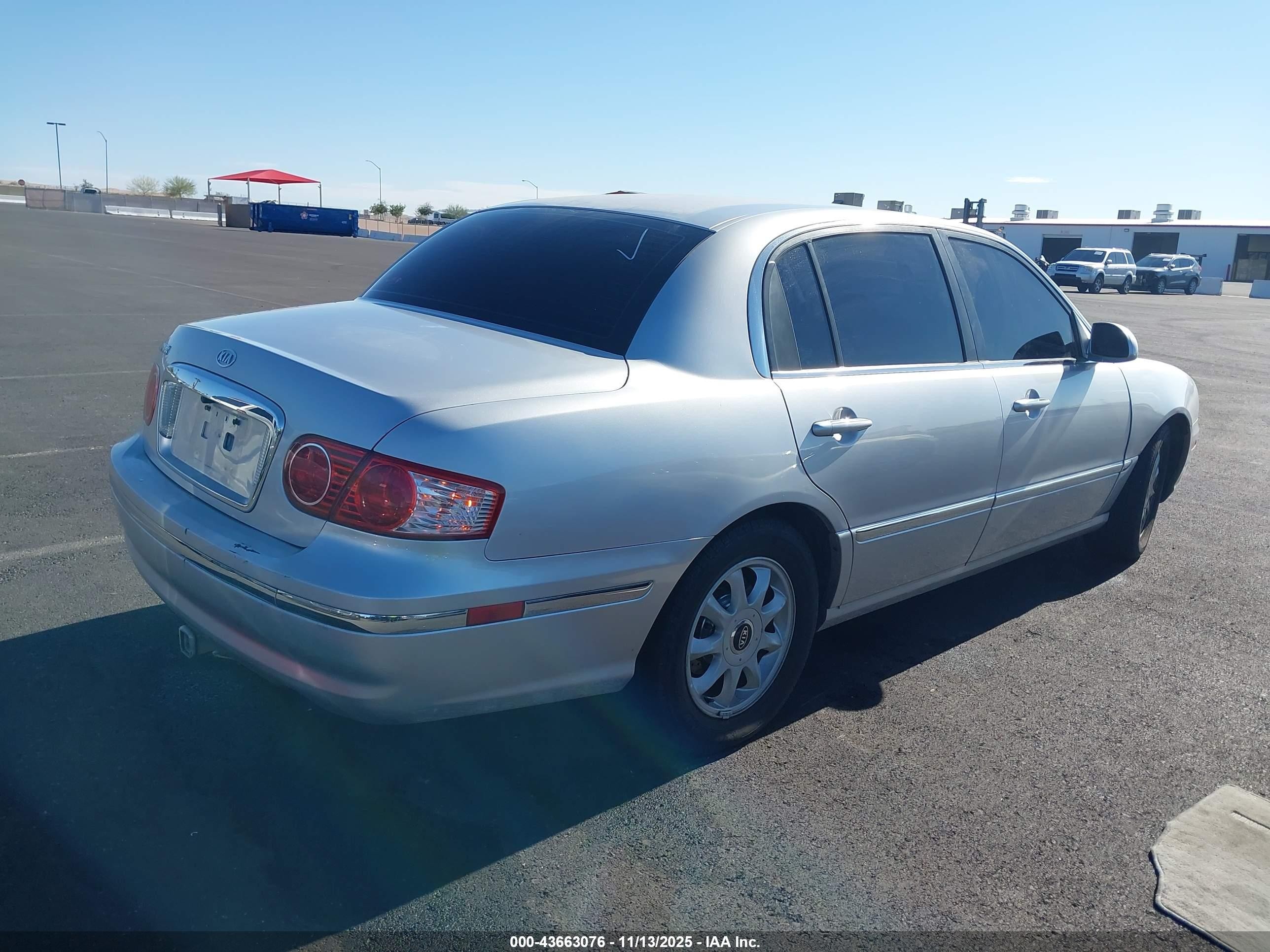 2006 Kia Amanti   Silver vin: KNALD124265100553