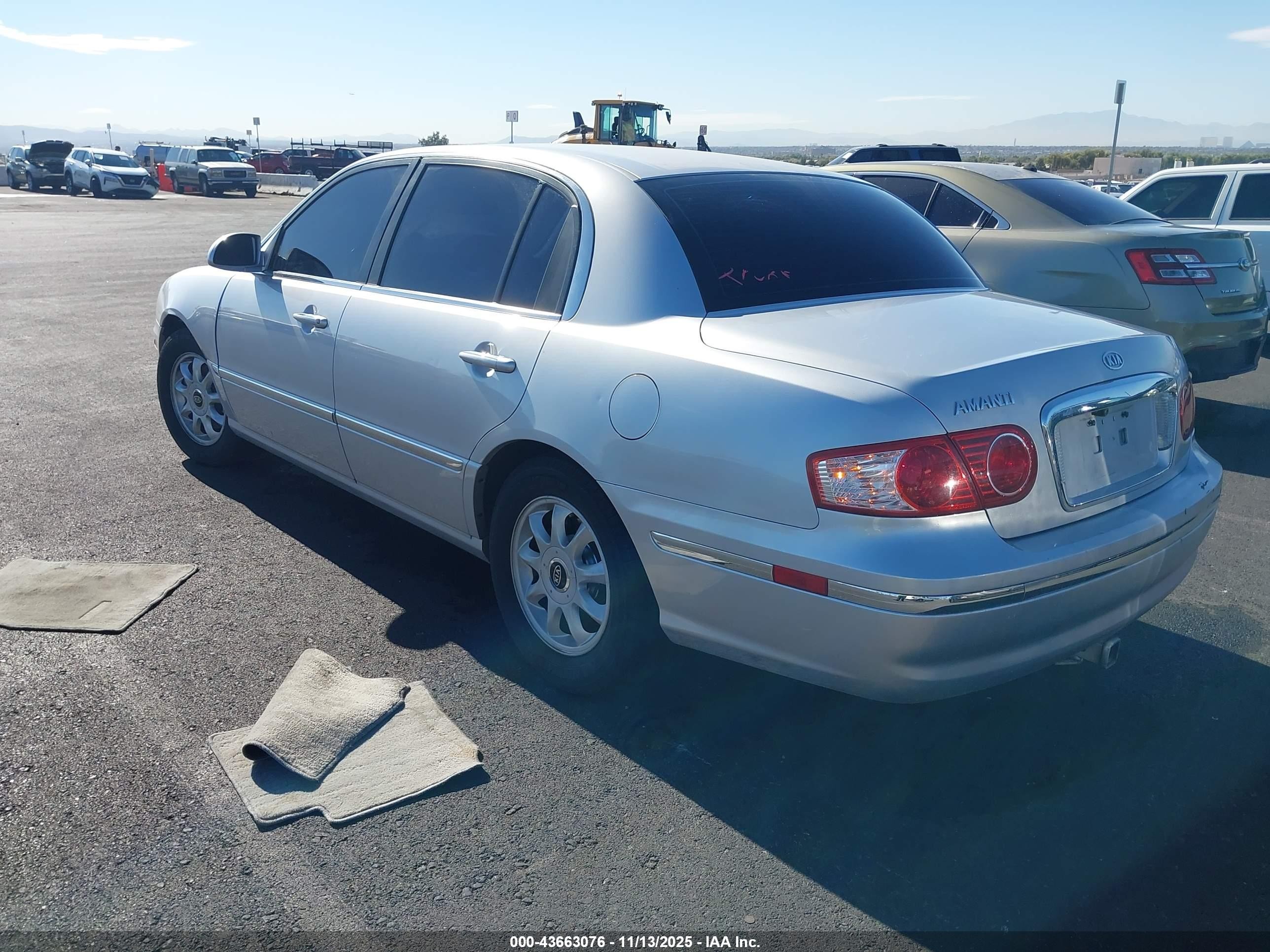 2006 Kia Amanti   Silver vin: KNALD124265100553