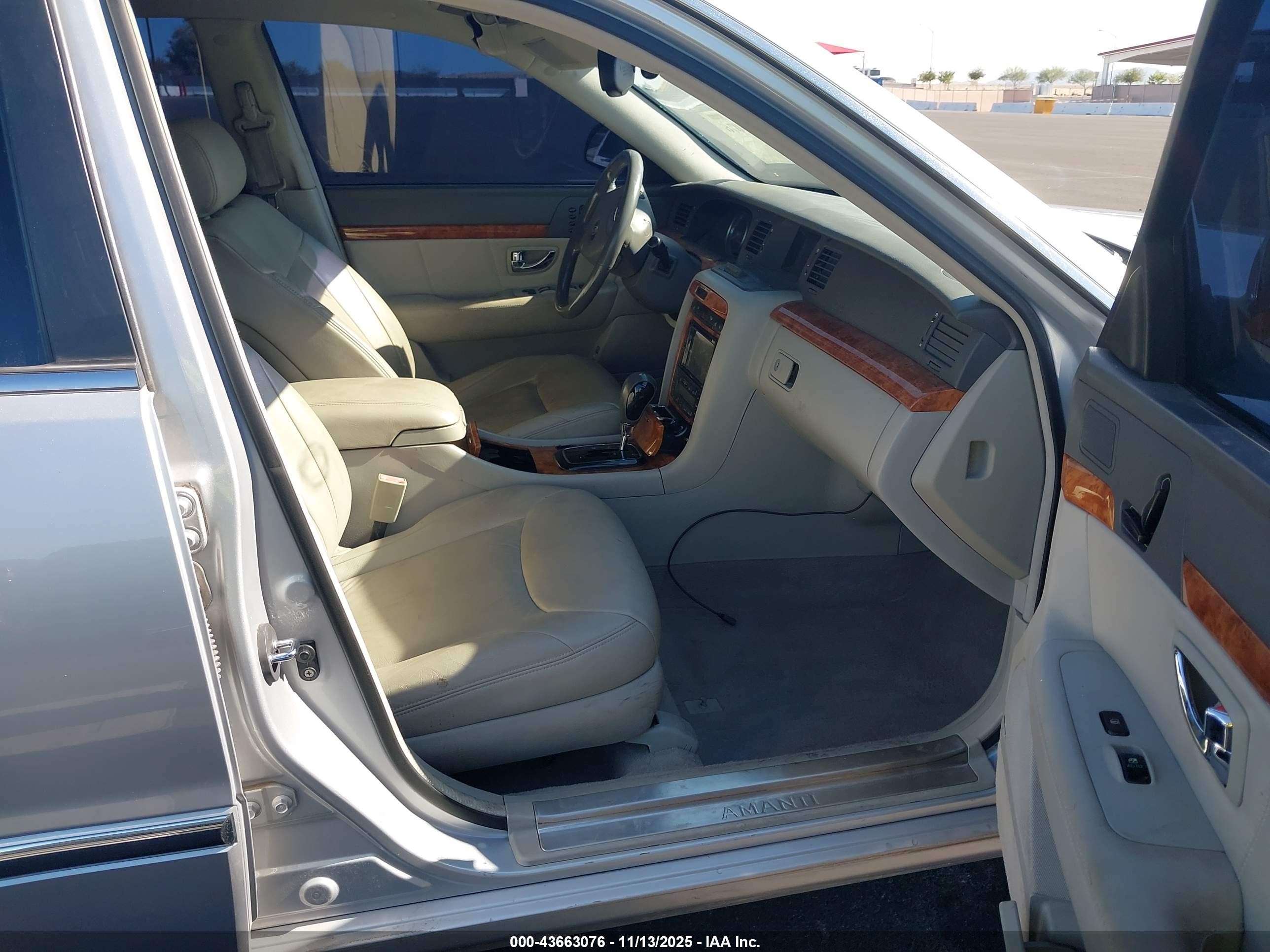 2006 Kia Amanti   Silver vin: KNALD124265100553