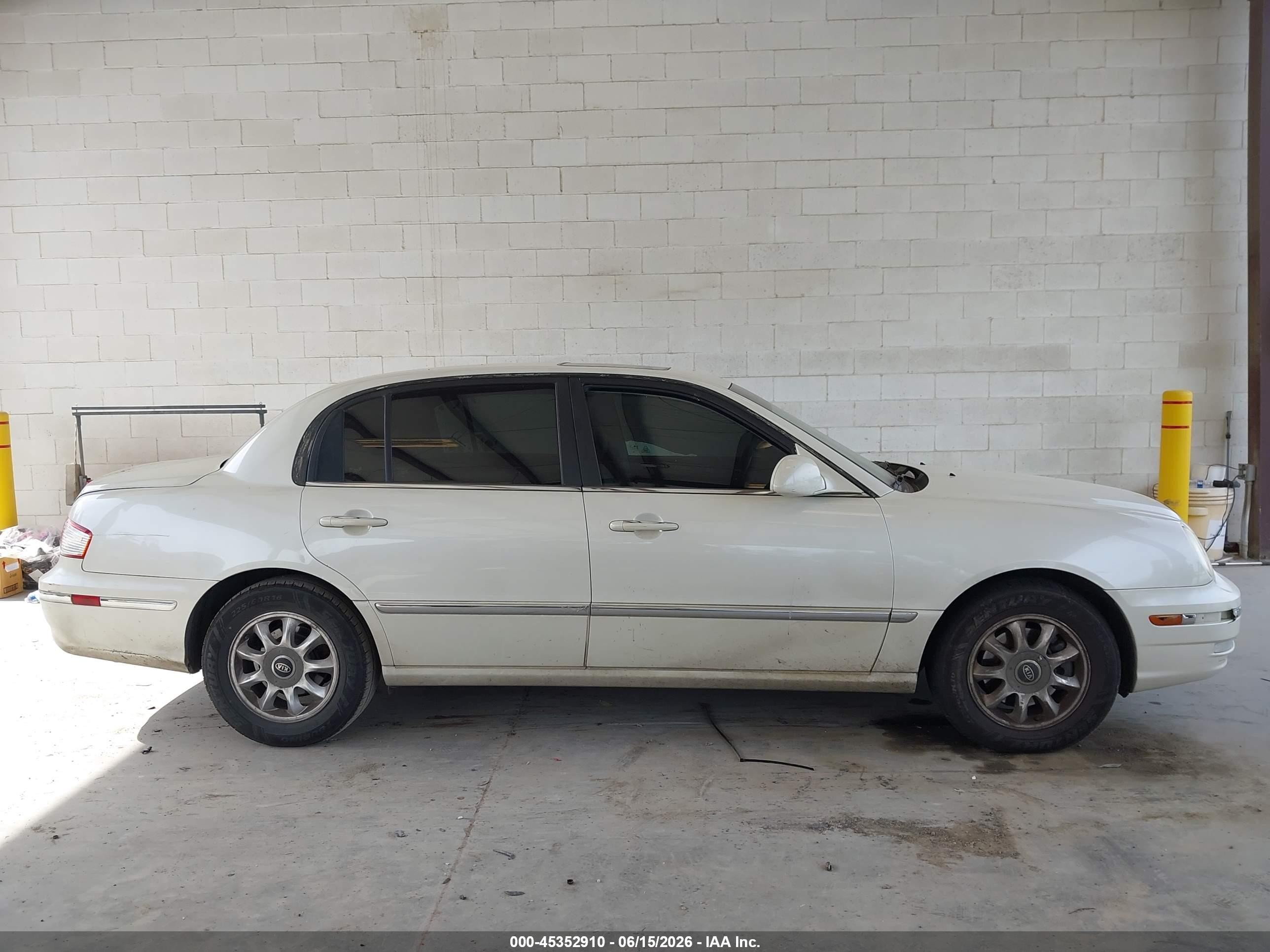 2005 Kia Amanti   Белый vin: KNALD124355062295