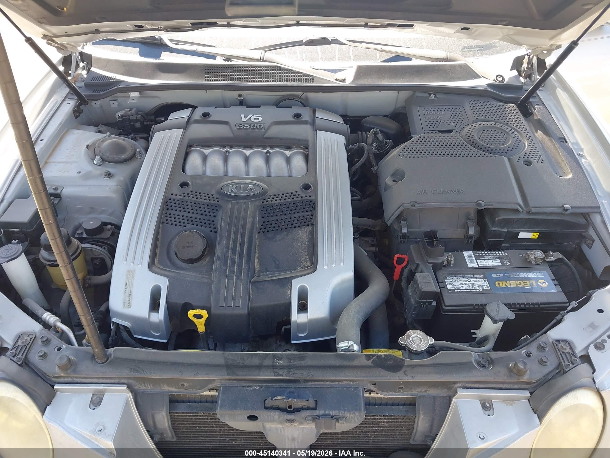 2005 Kia Amanti   Silver vin: KNALD124455063732