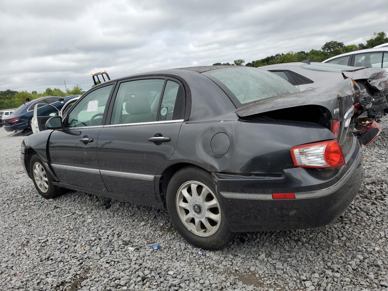 2006 Kia Amanti Black vin: KNALD124465085103