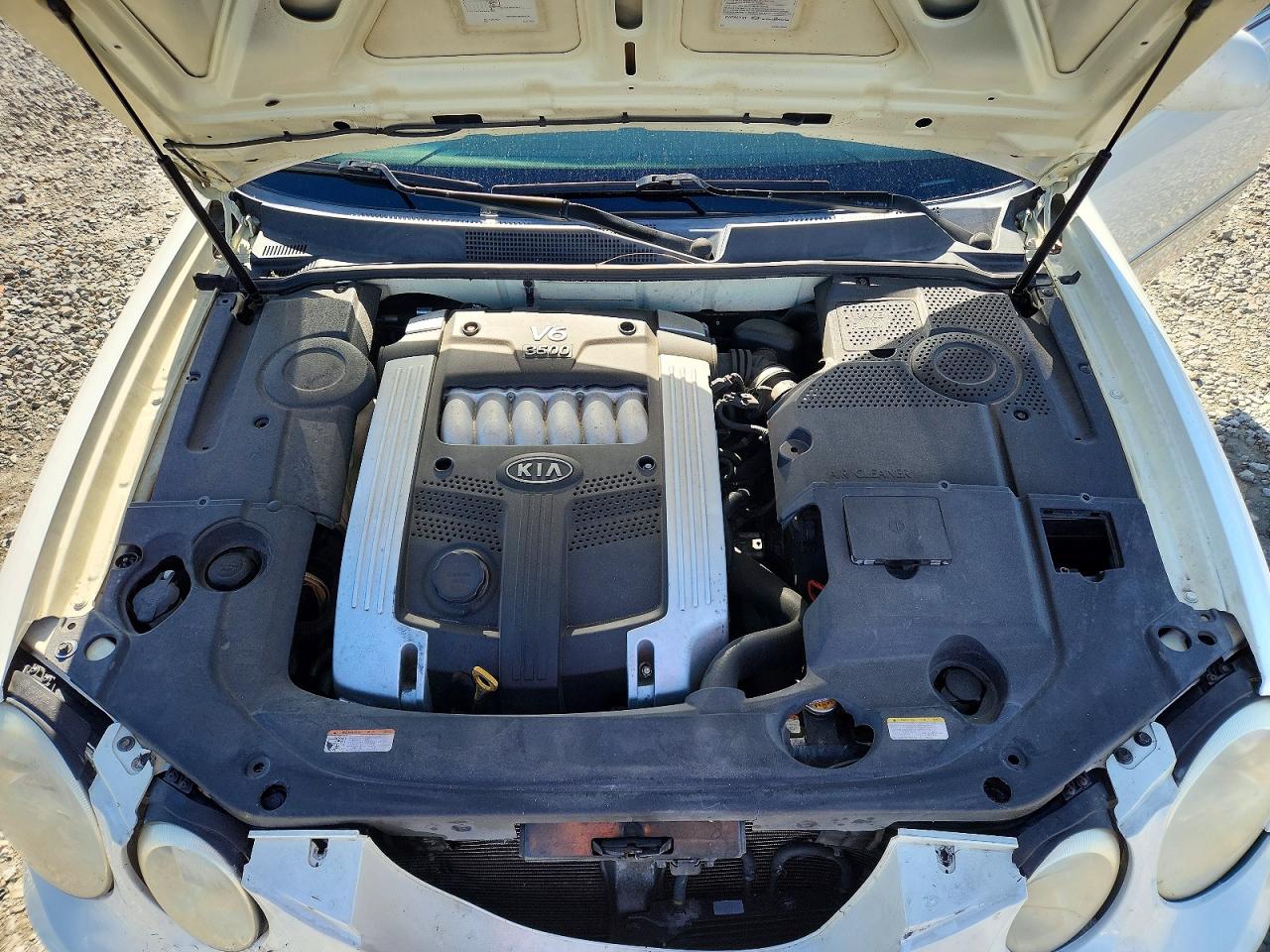 2006 Kia Amanti Base White vin: KNALD124465102174