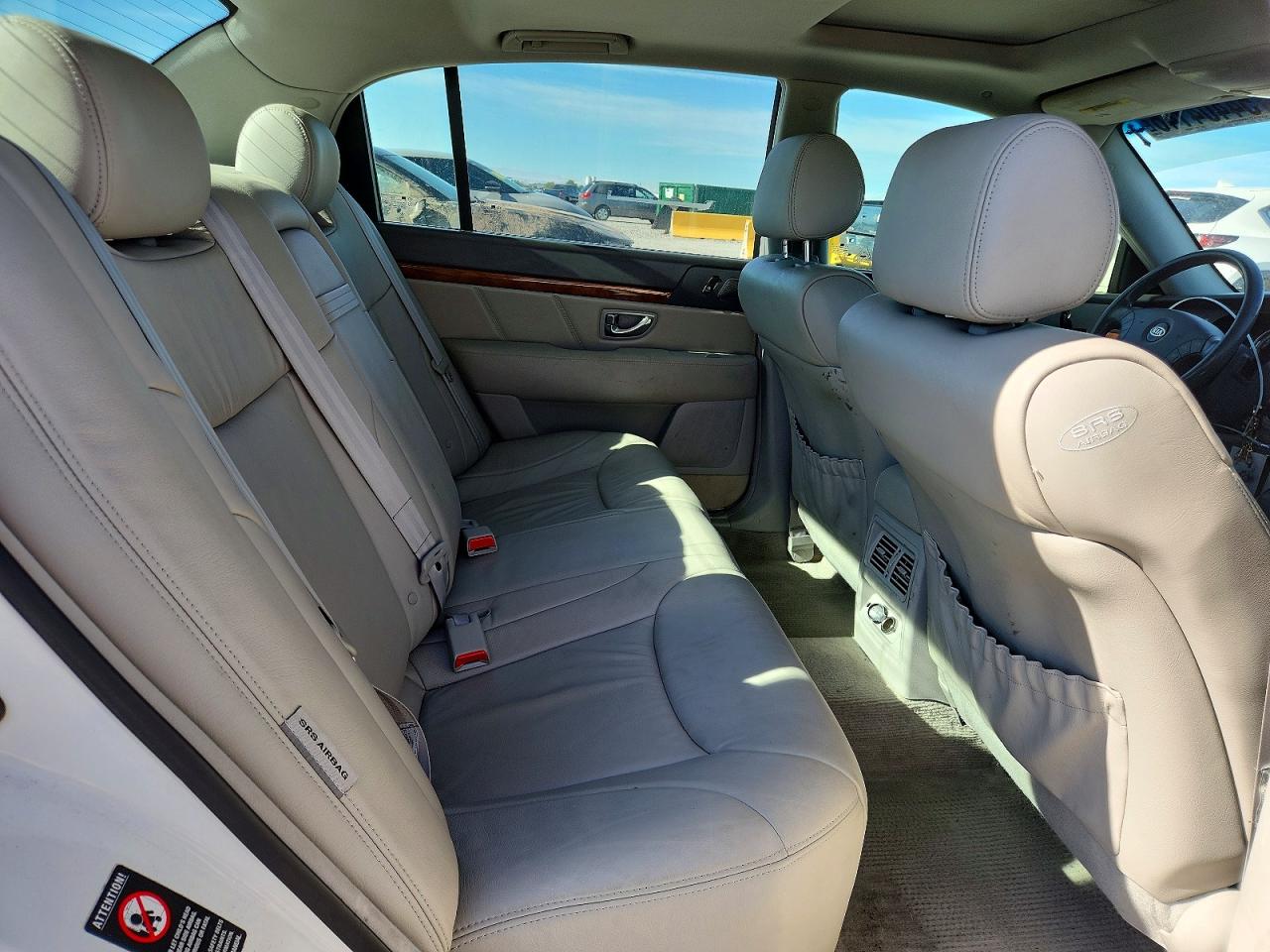 2006 Kia Amanti Base White vin: KNALD124465102174