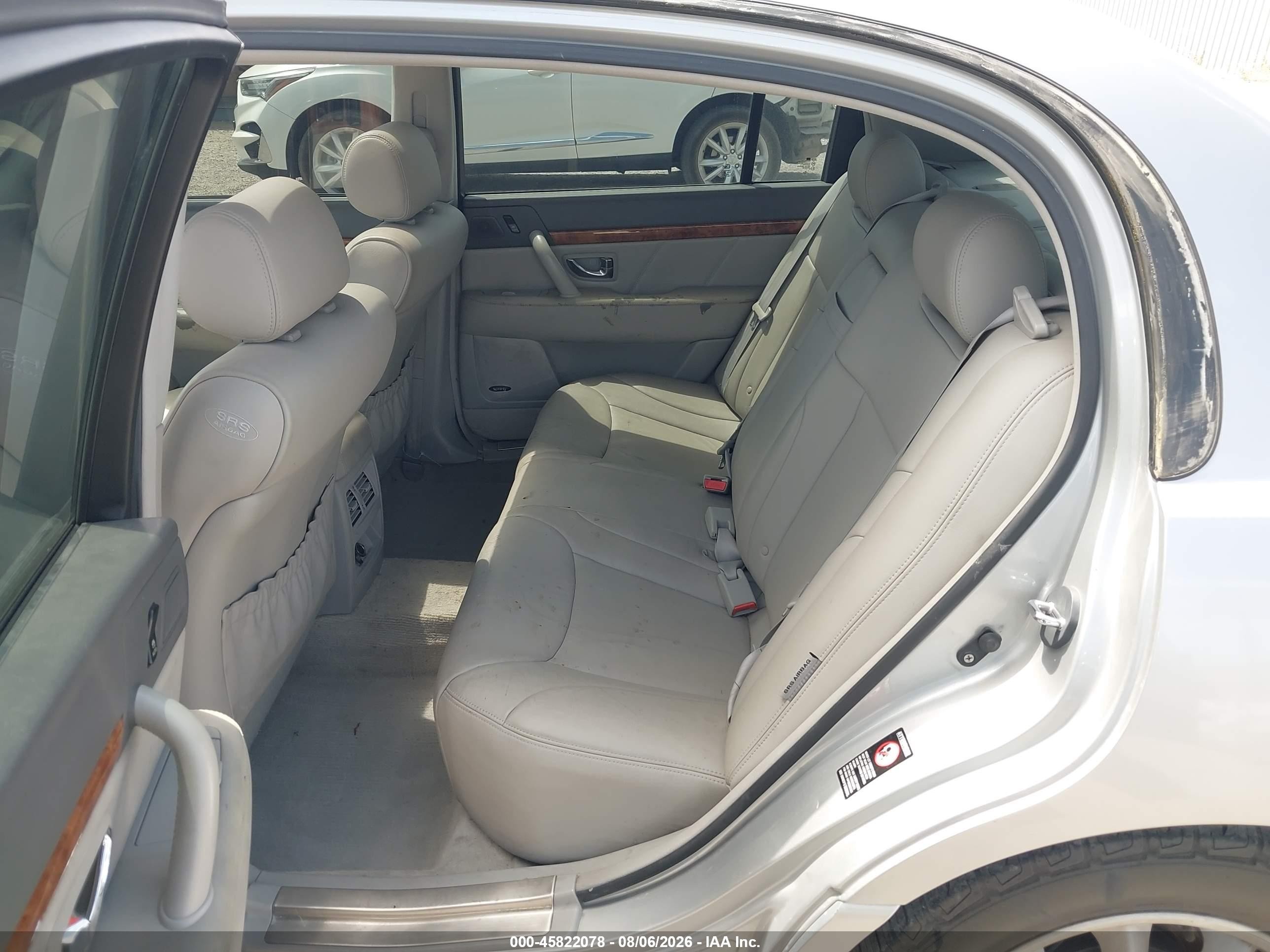 2004 Kia Amanti   Silver vin: KNALD124545046405